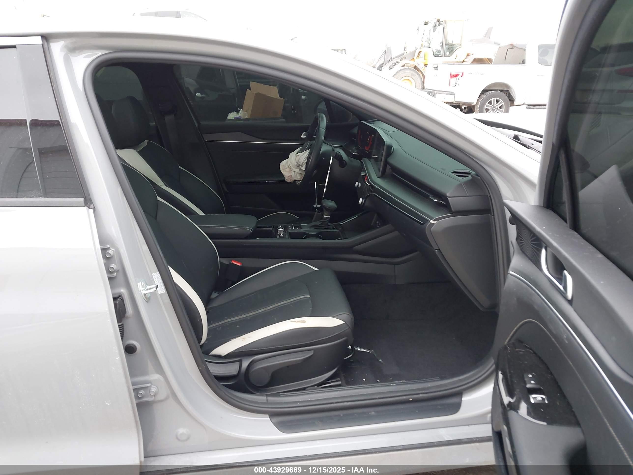 KIA K5 image 5