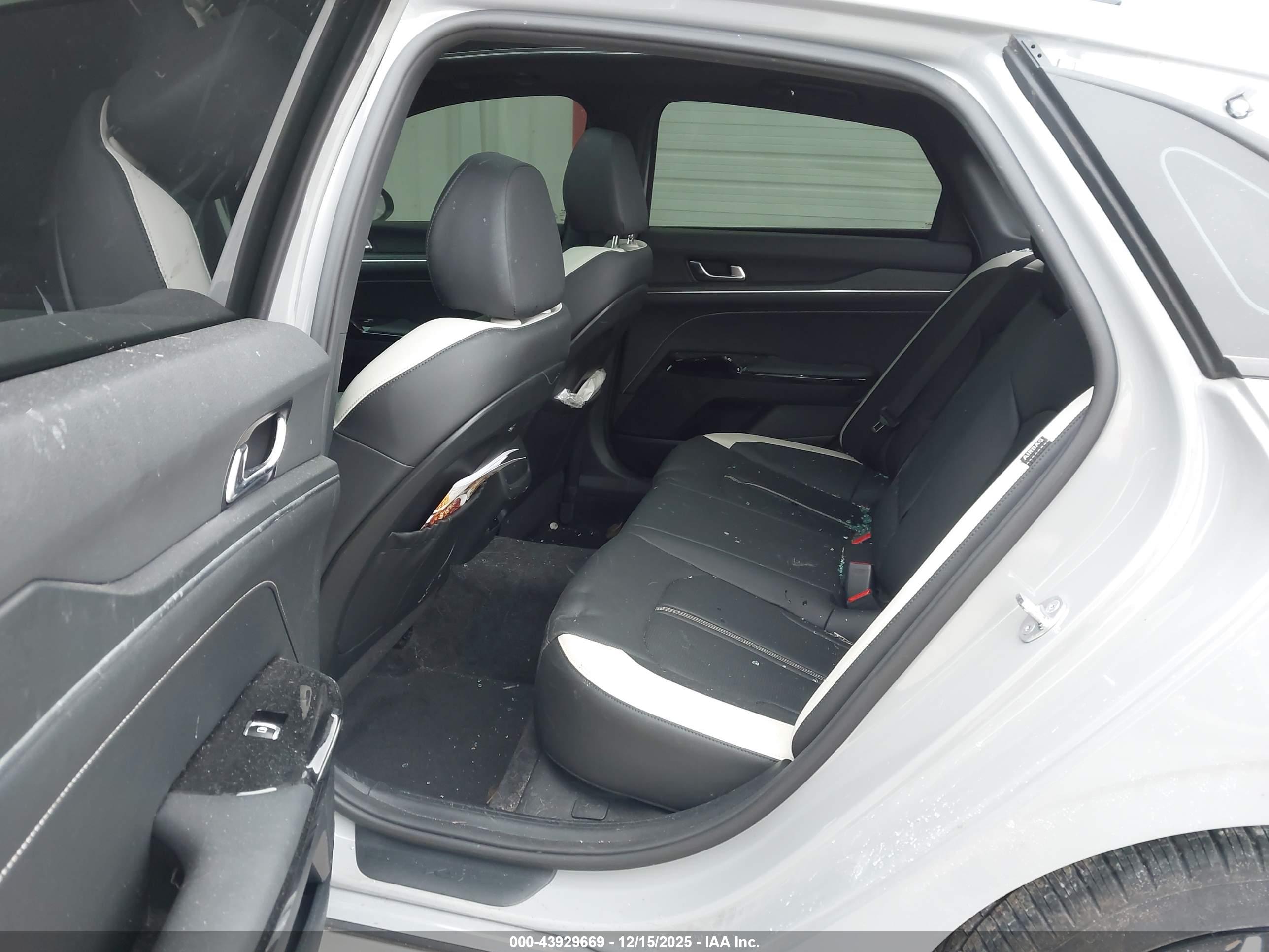 KIA K5 image 8