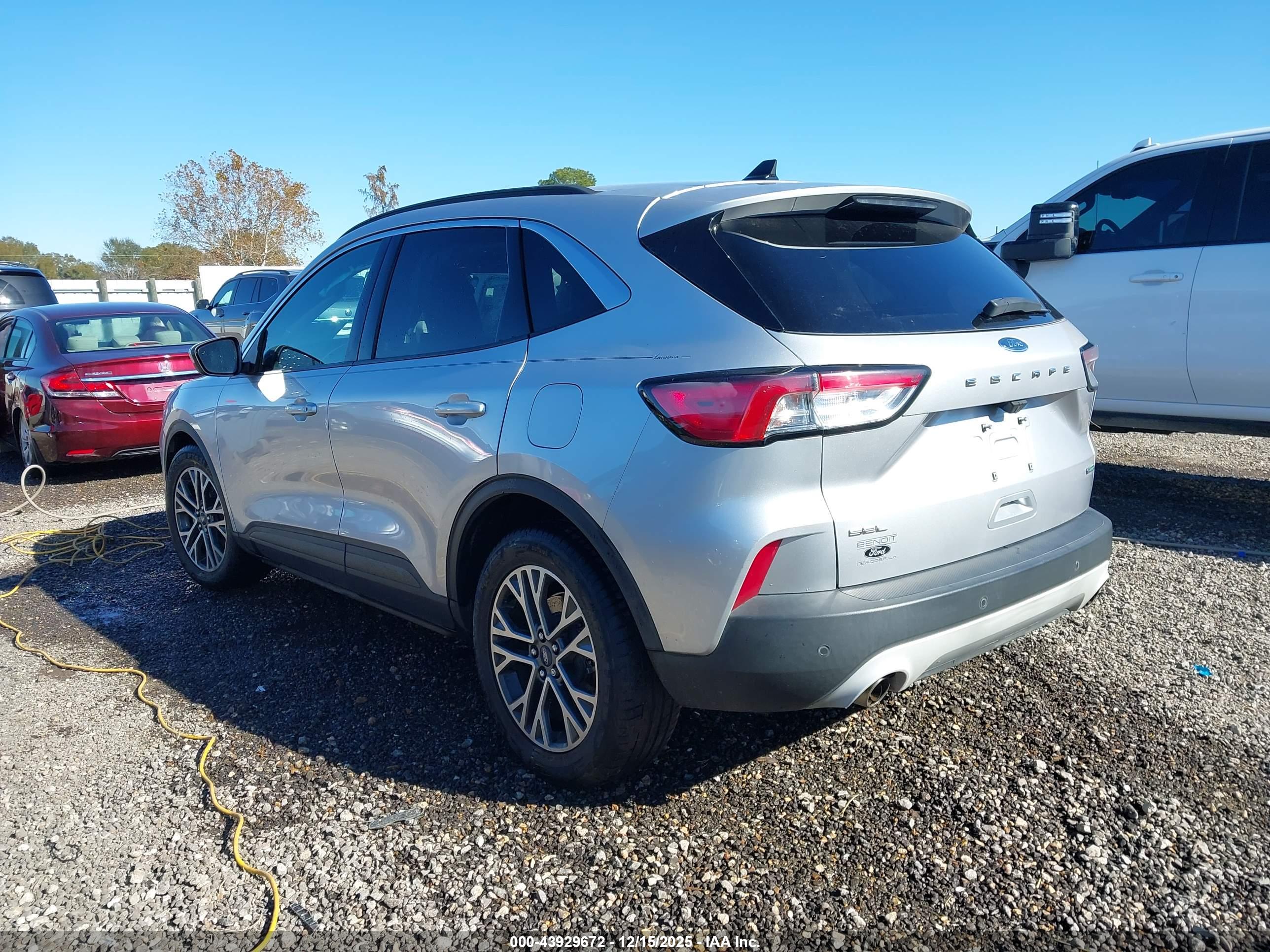 FORD ESCAPE image 3
