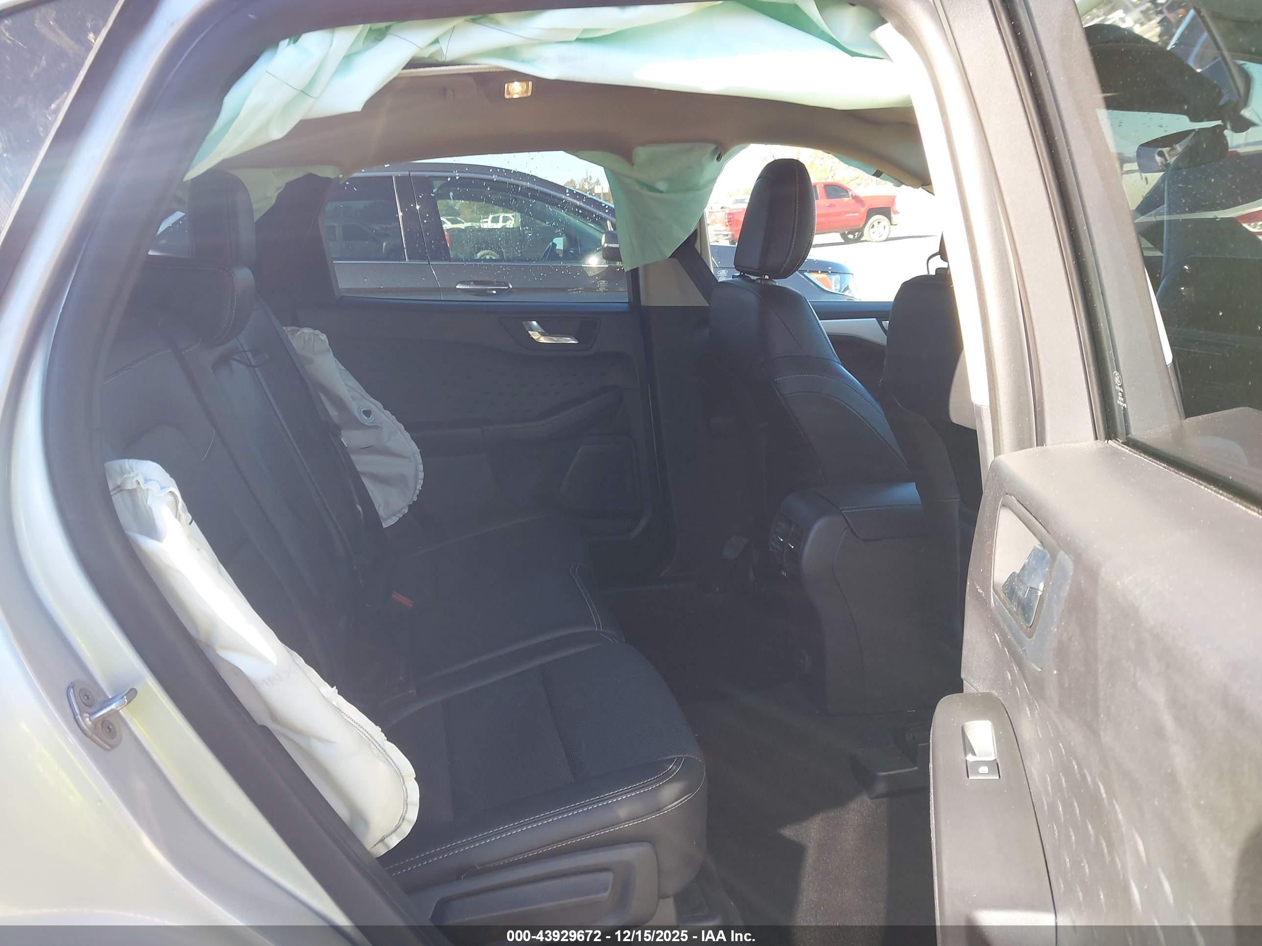 FORD ESCAPE image 8