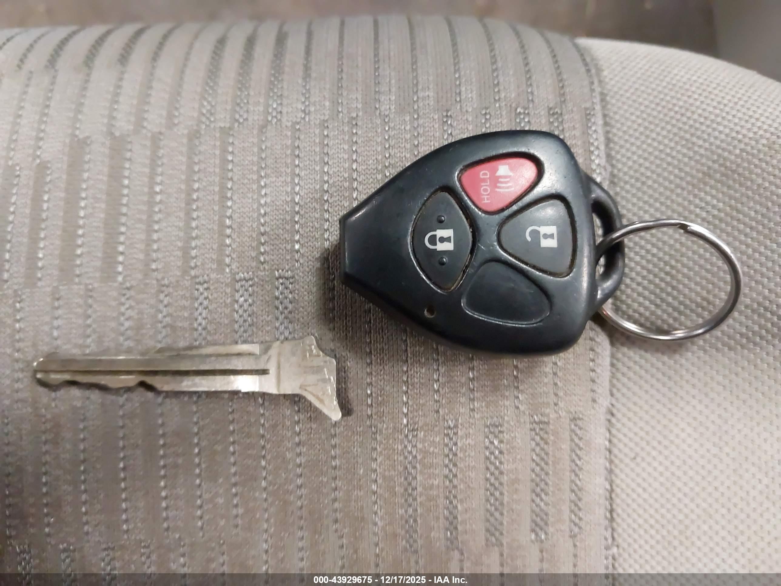 TOYOTA RAV4 image 11