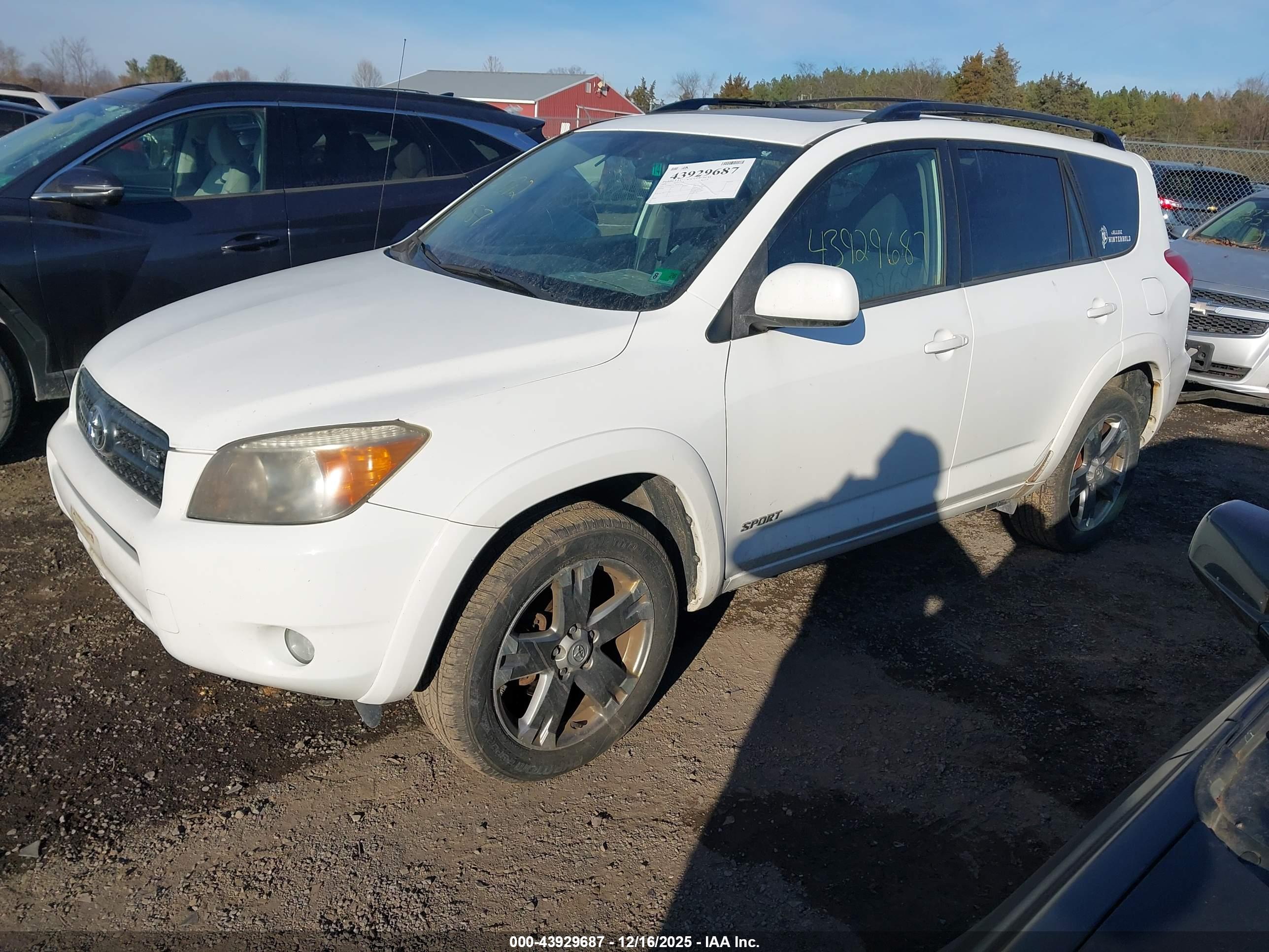 TOYOTA RAV4 image 2
