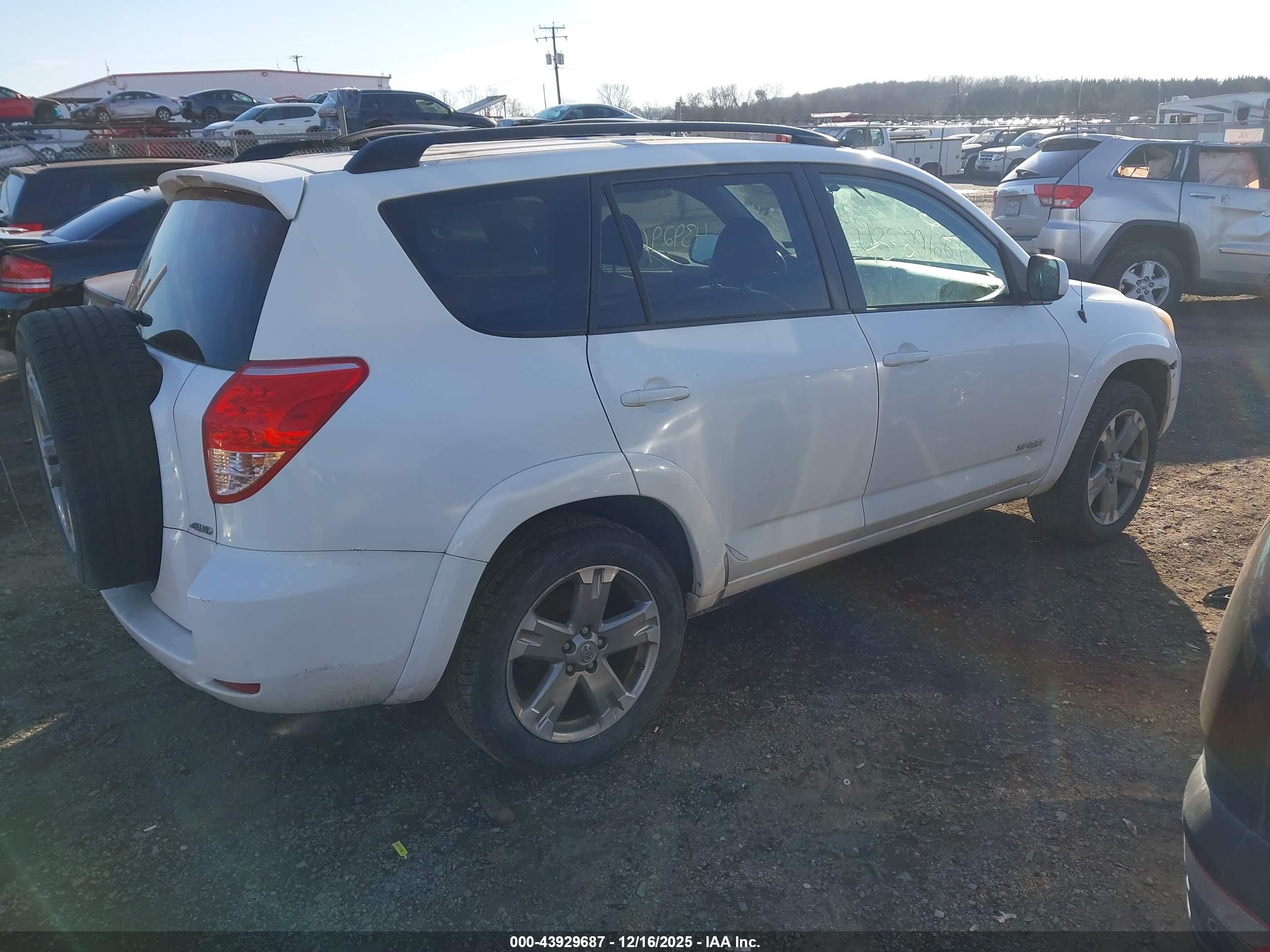 TOYOTA RAV4 image 4