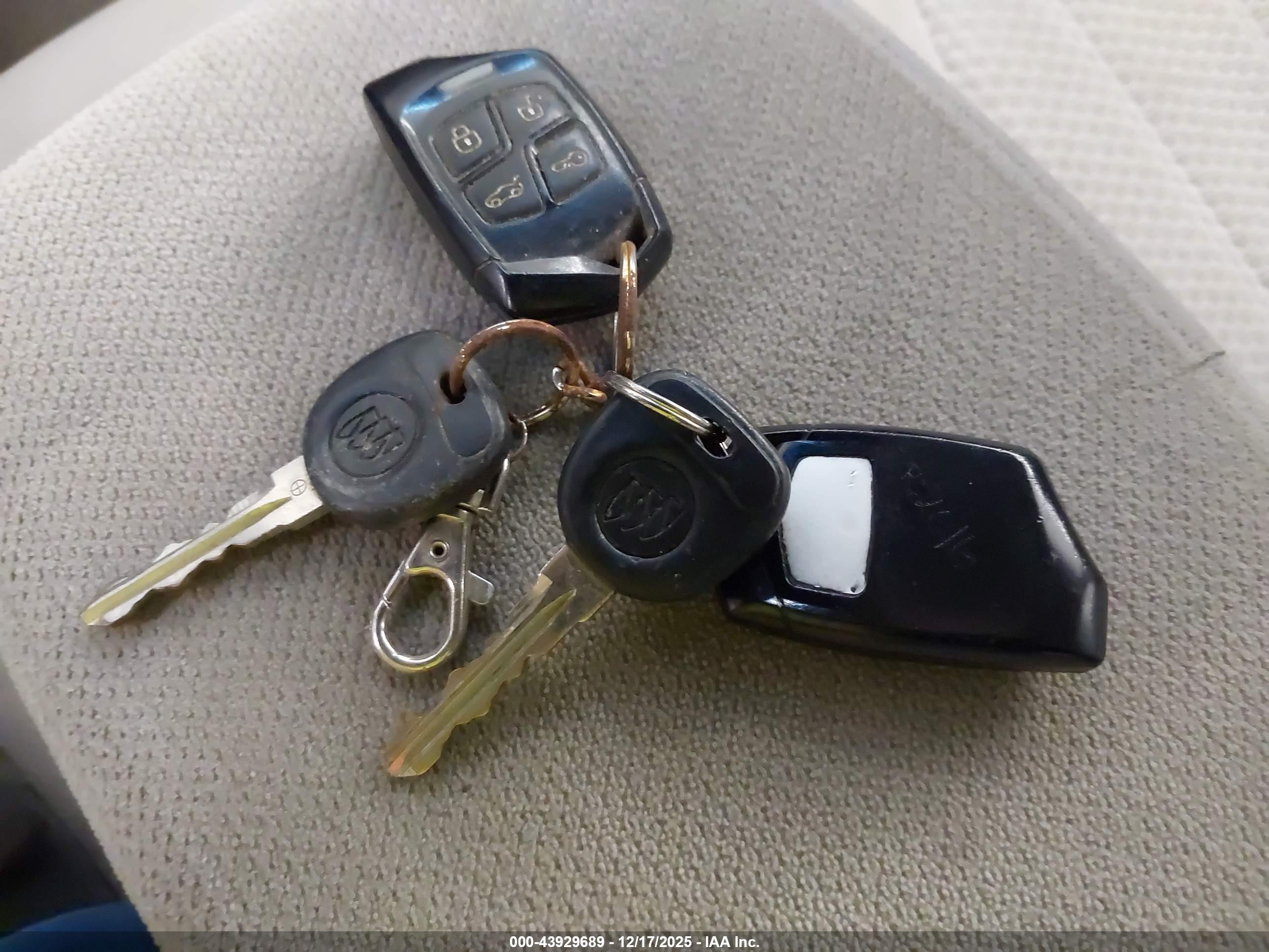 BUICK LUCERNE image 11