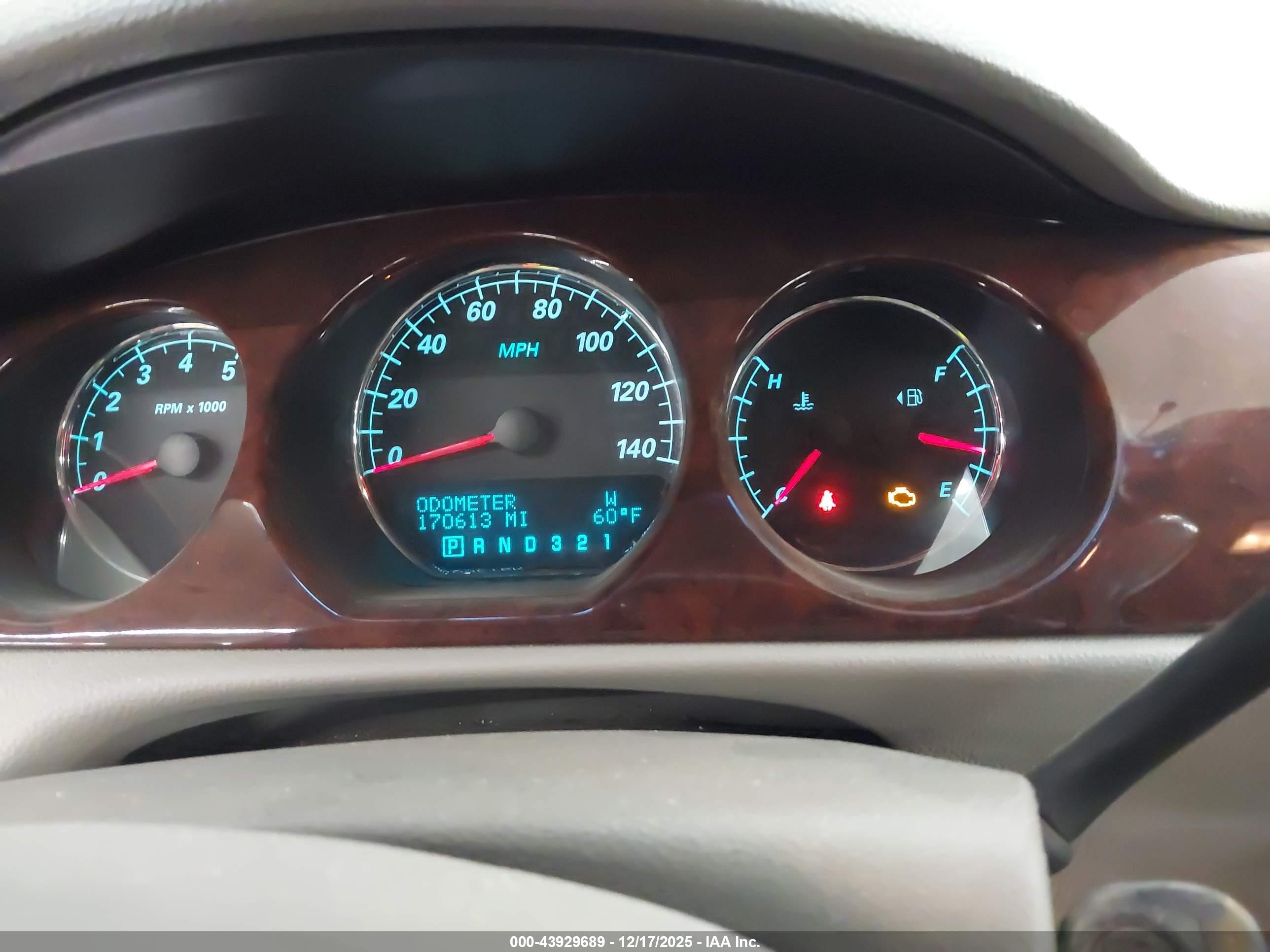 BUICK LUCERNE image 7