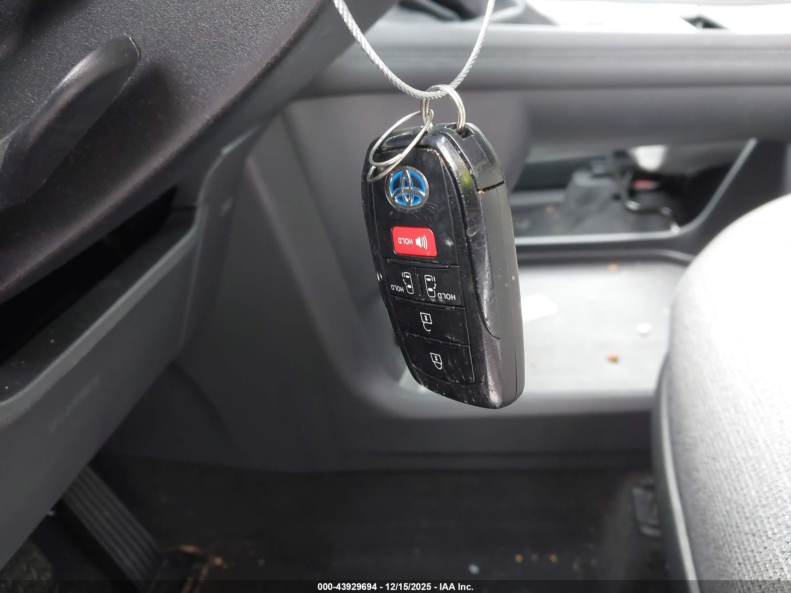 TOYOTA SIENNA image 11