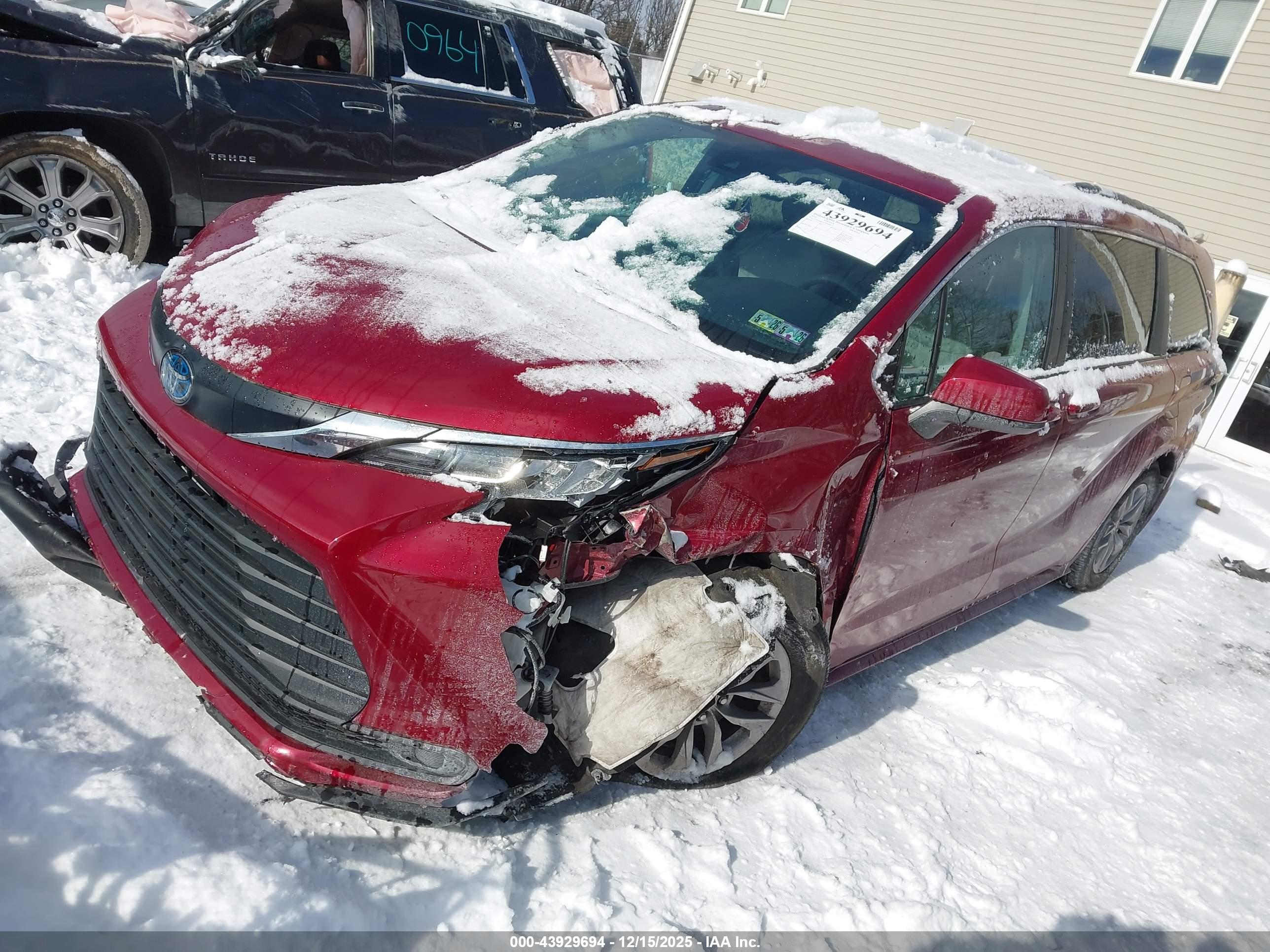 TOYOTA SIENNA image 2