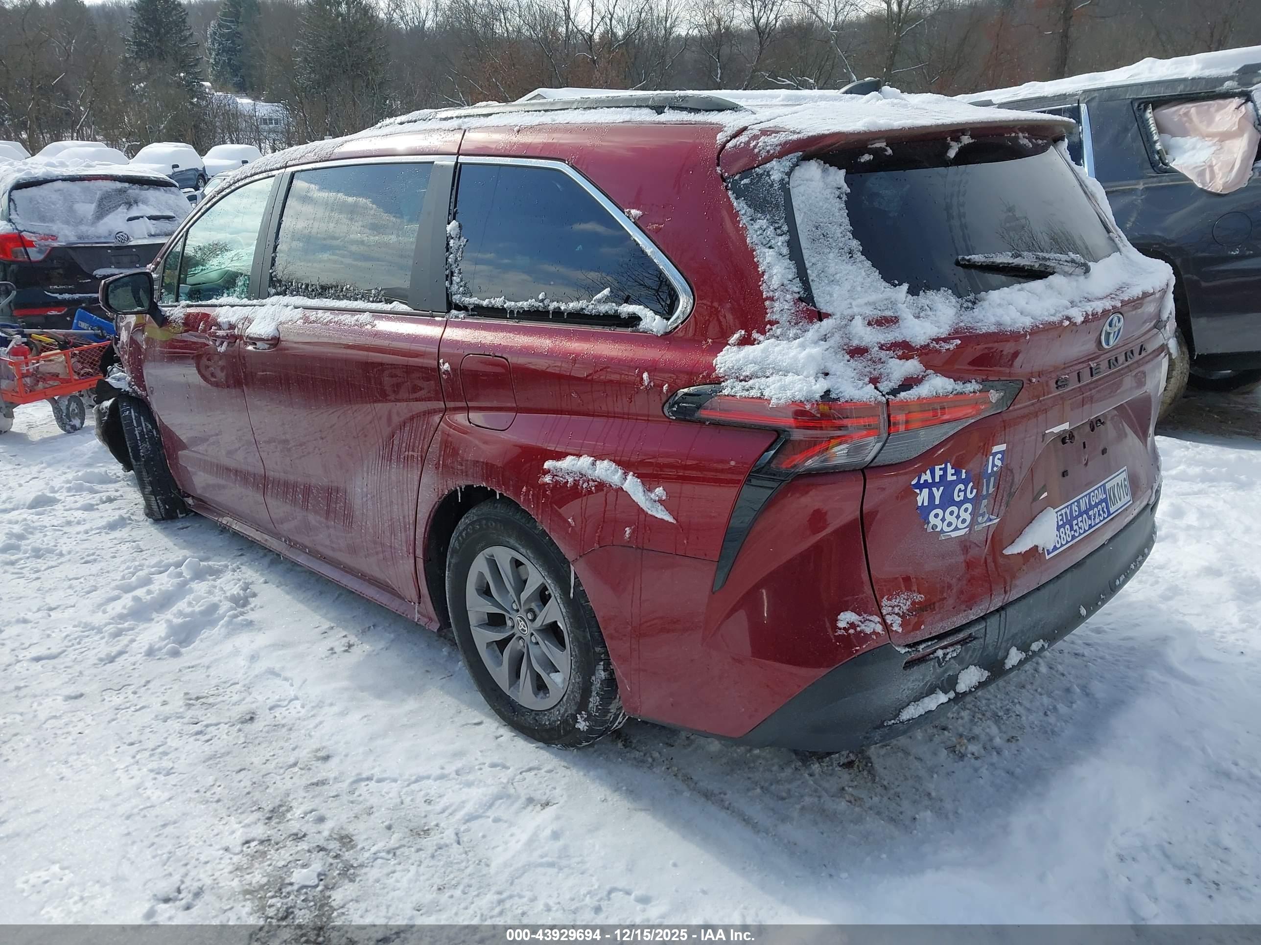 TOYOTA SIENNA image 3