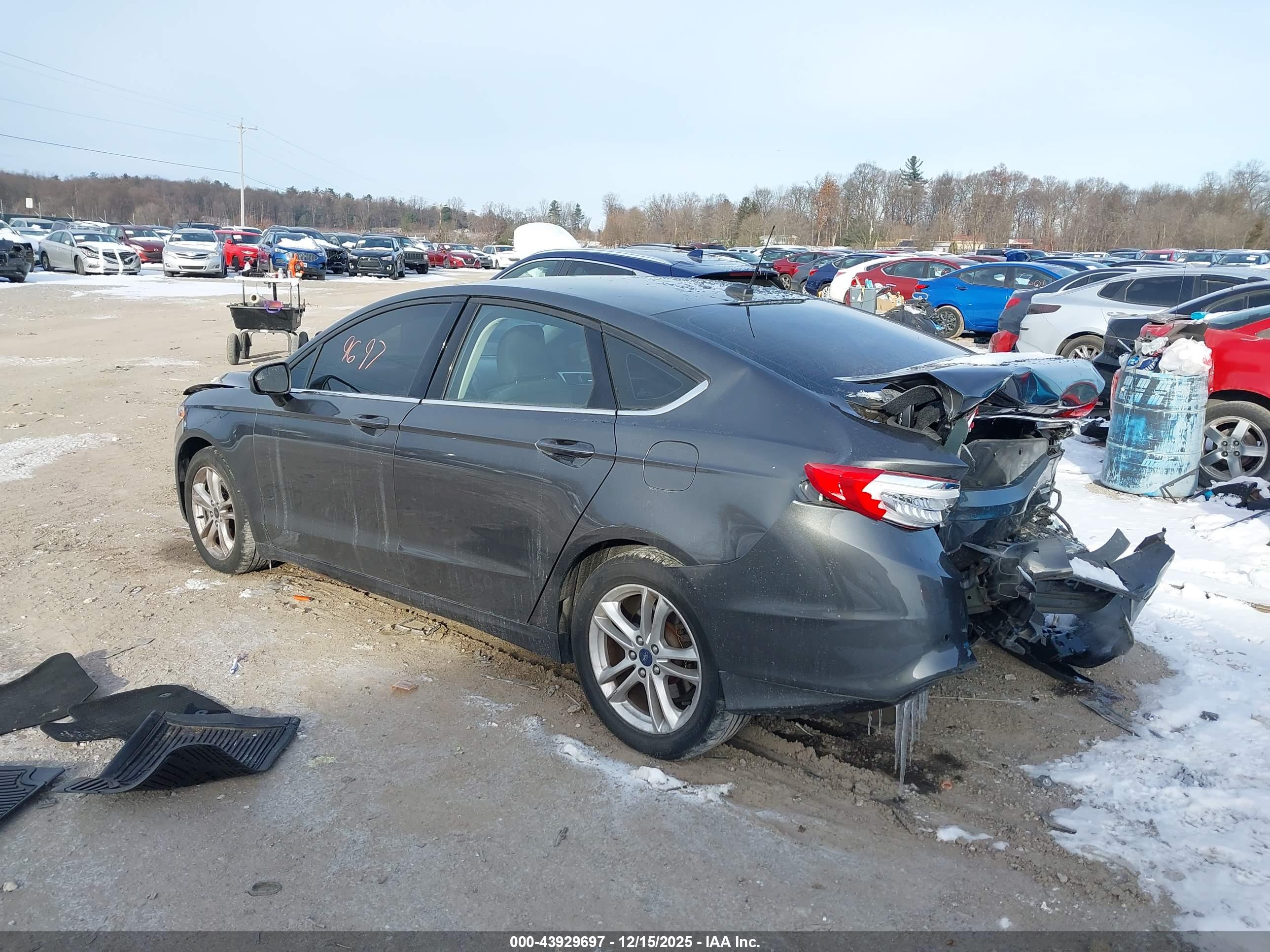 FORD FUSION image 3