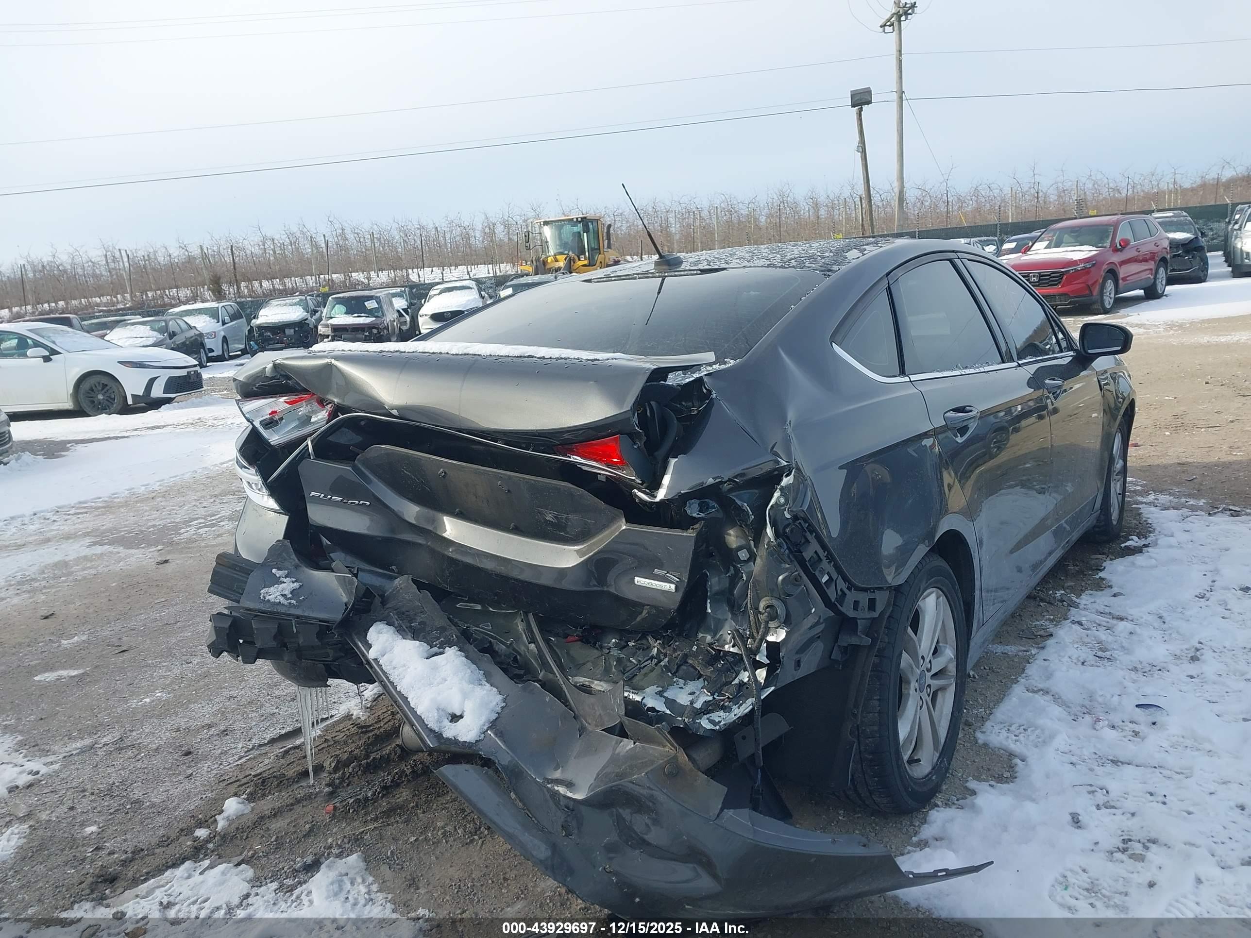 FORD FUSION image 6