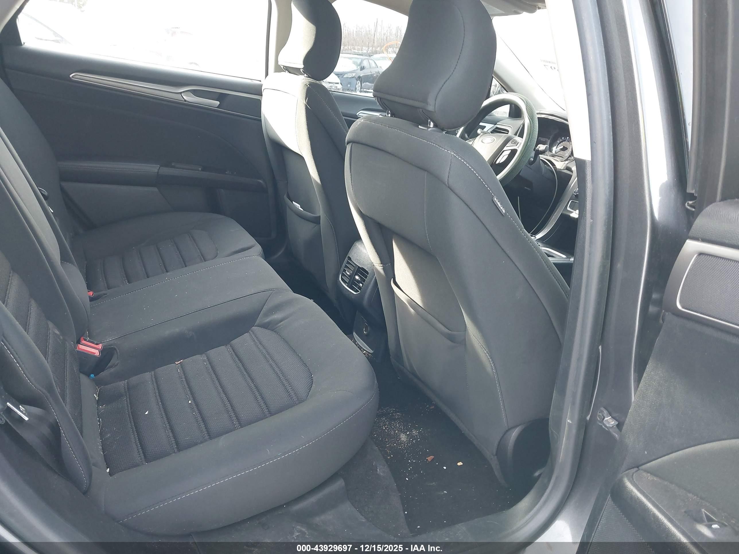 FORD FUSION image 8