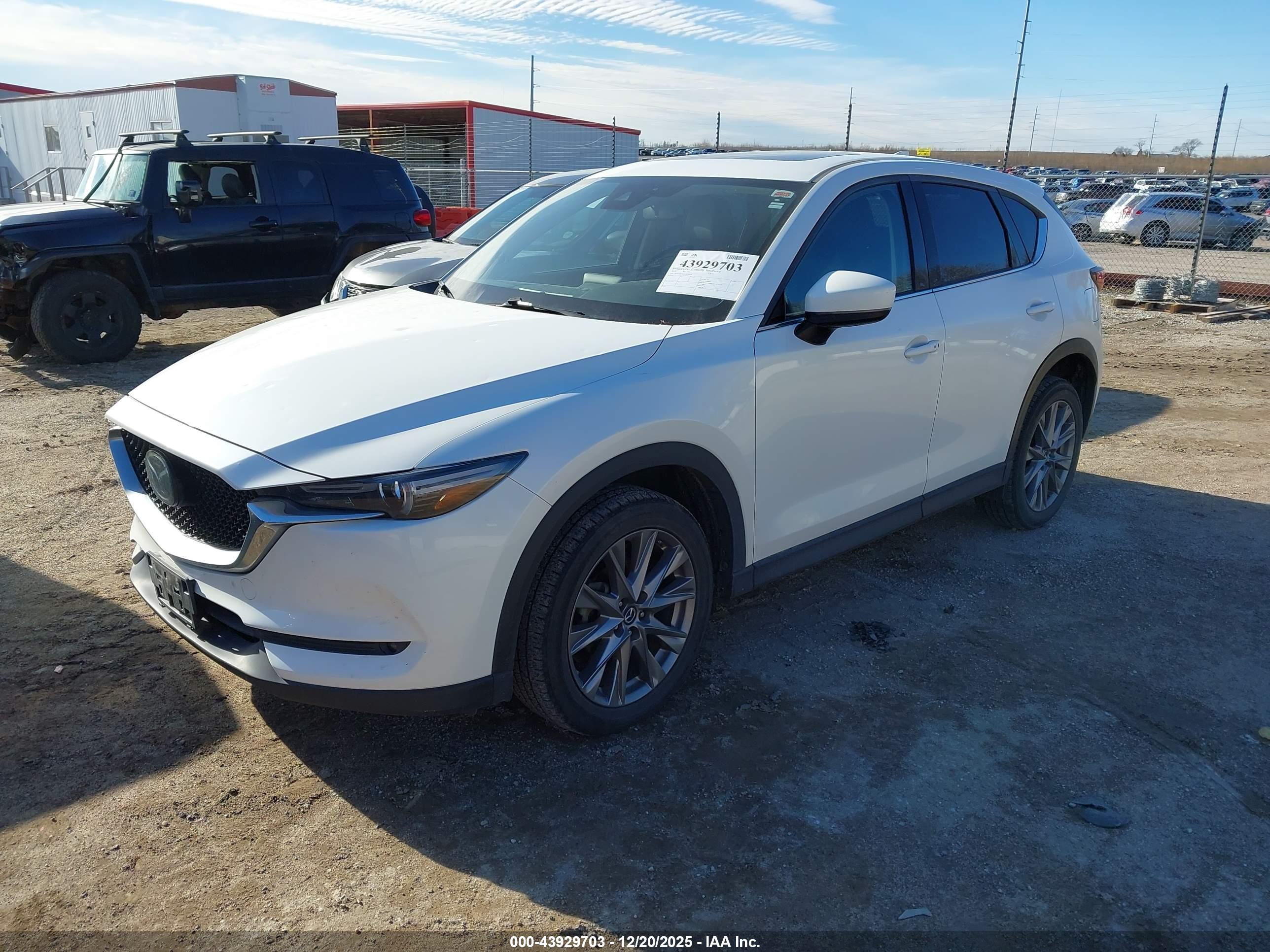 MAZDA CX-5 image 2
