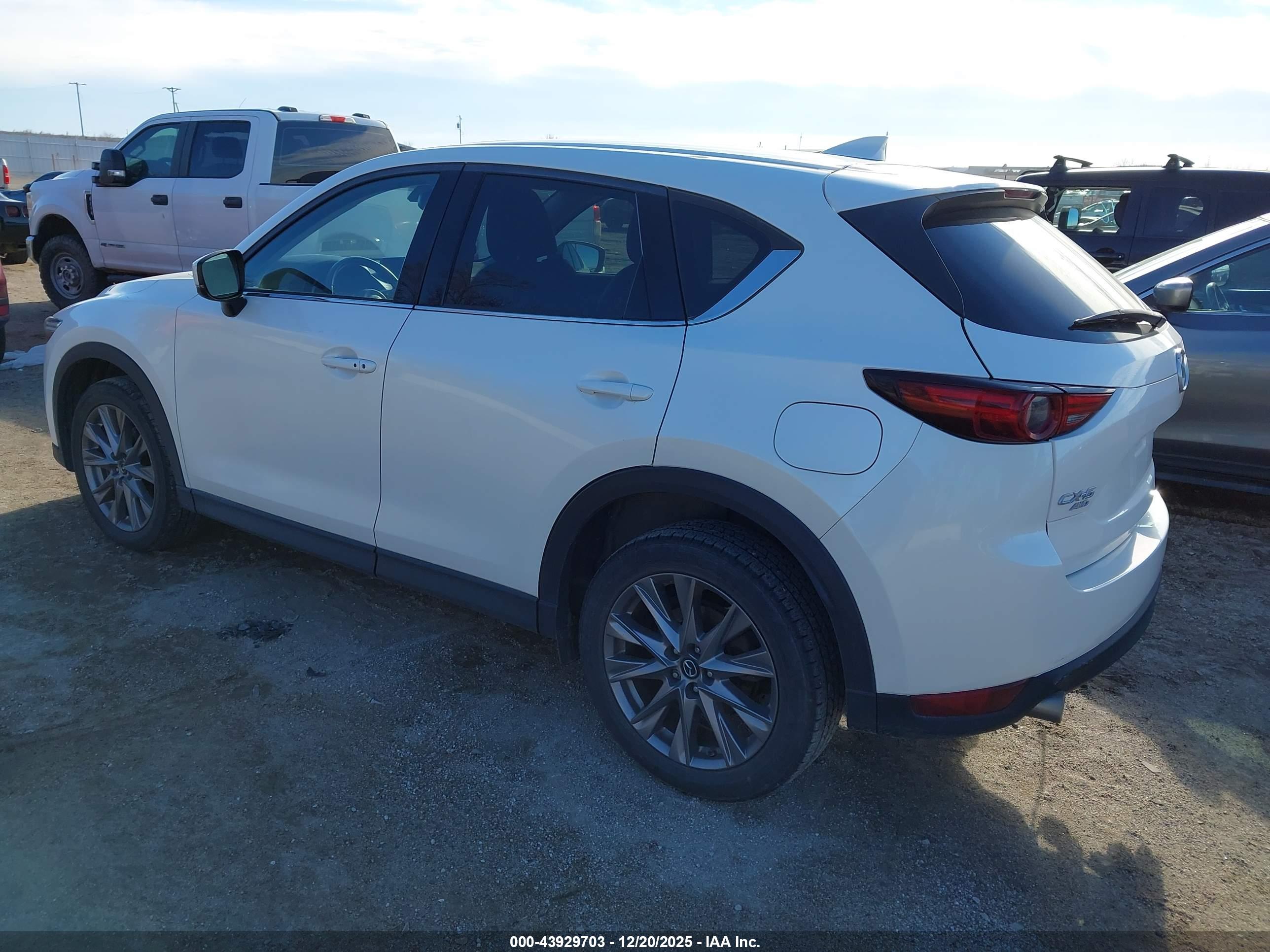 MAZDA CX-5 image 3
