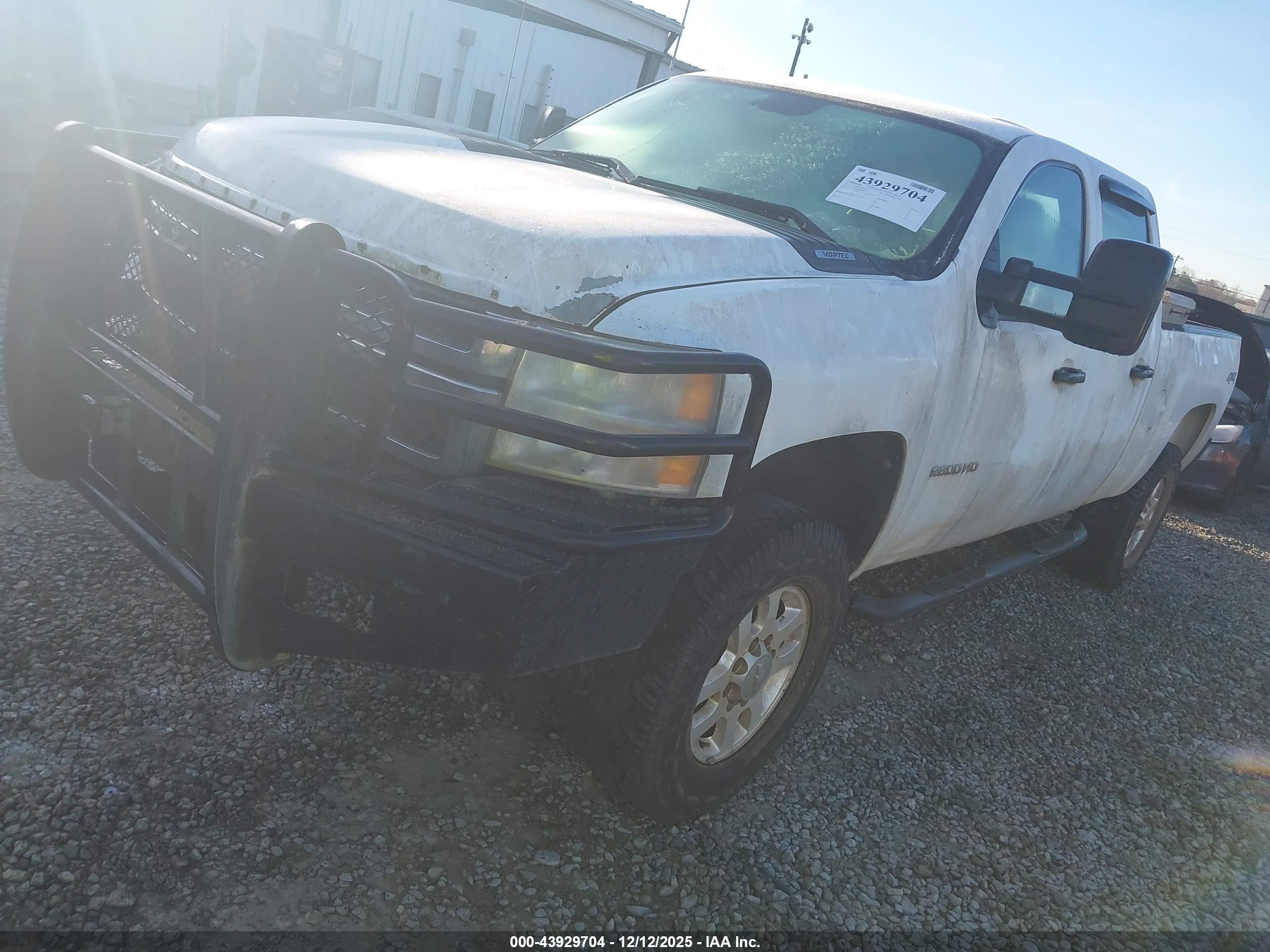 CHEVROLET SILVERADO image 2