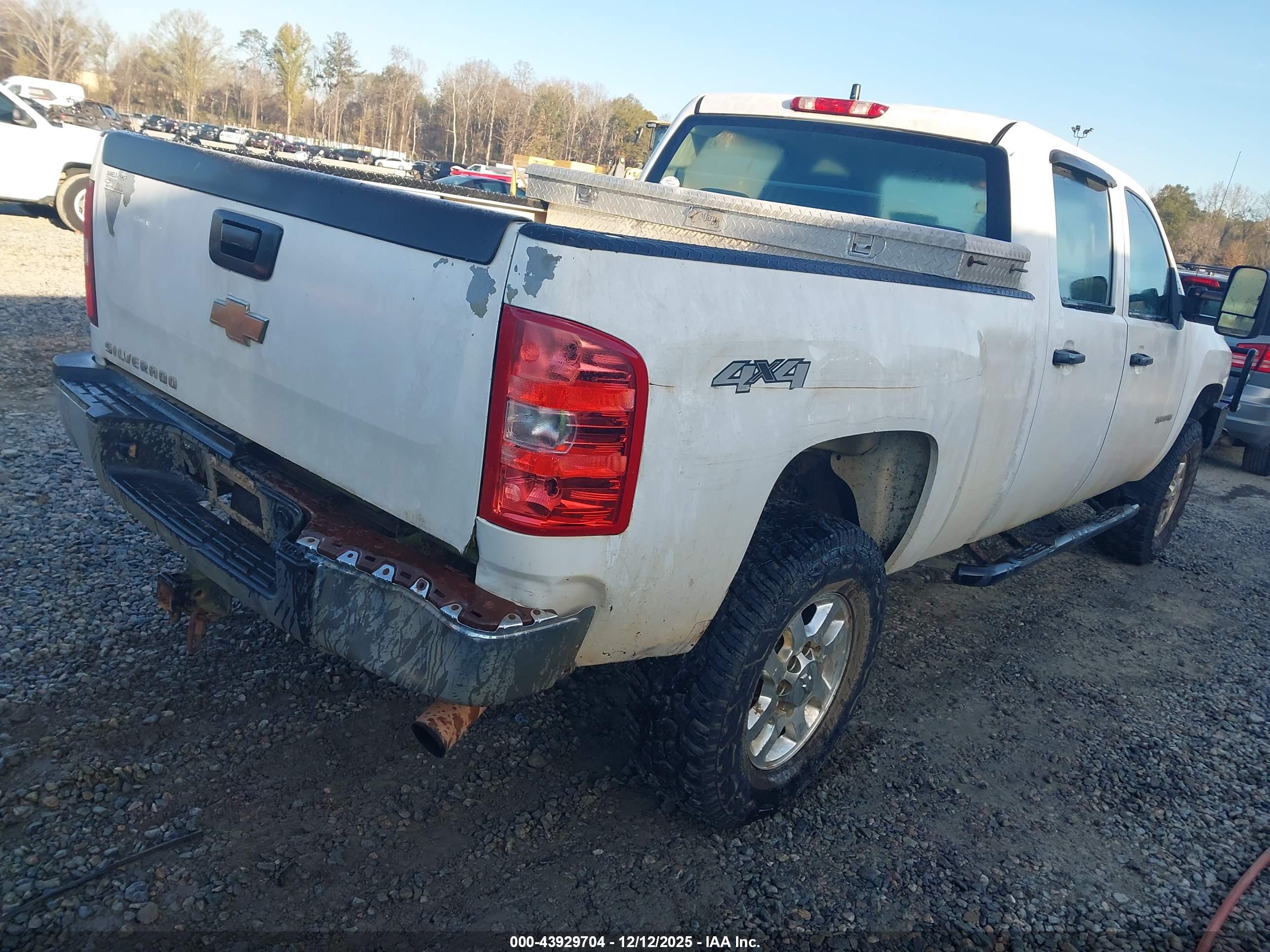 CHEVROLET SILVERADO image 4