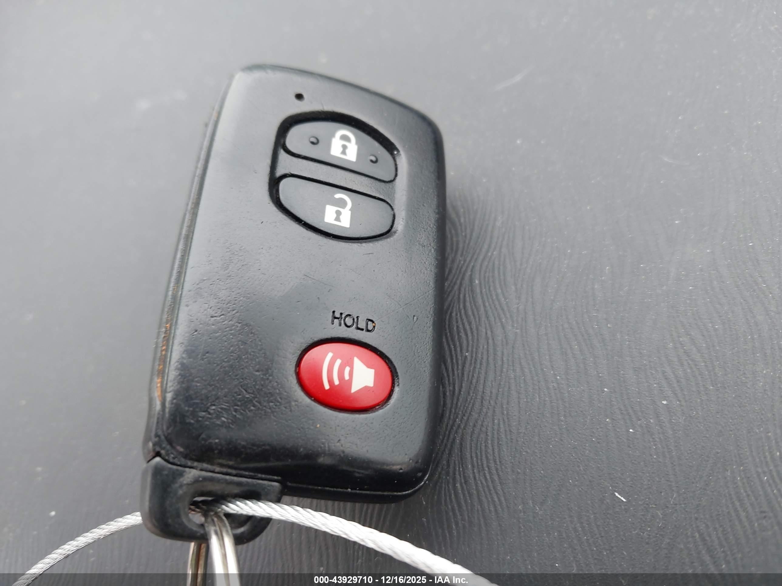TOYOTA PRIUS image 11