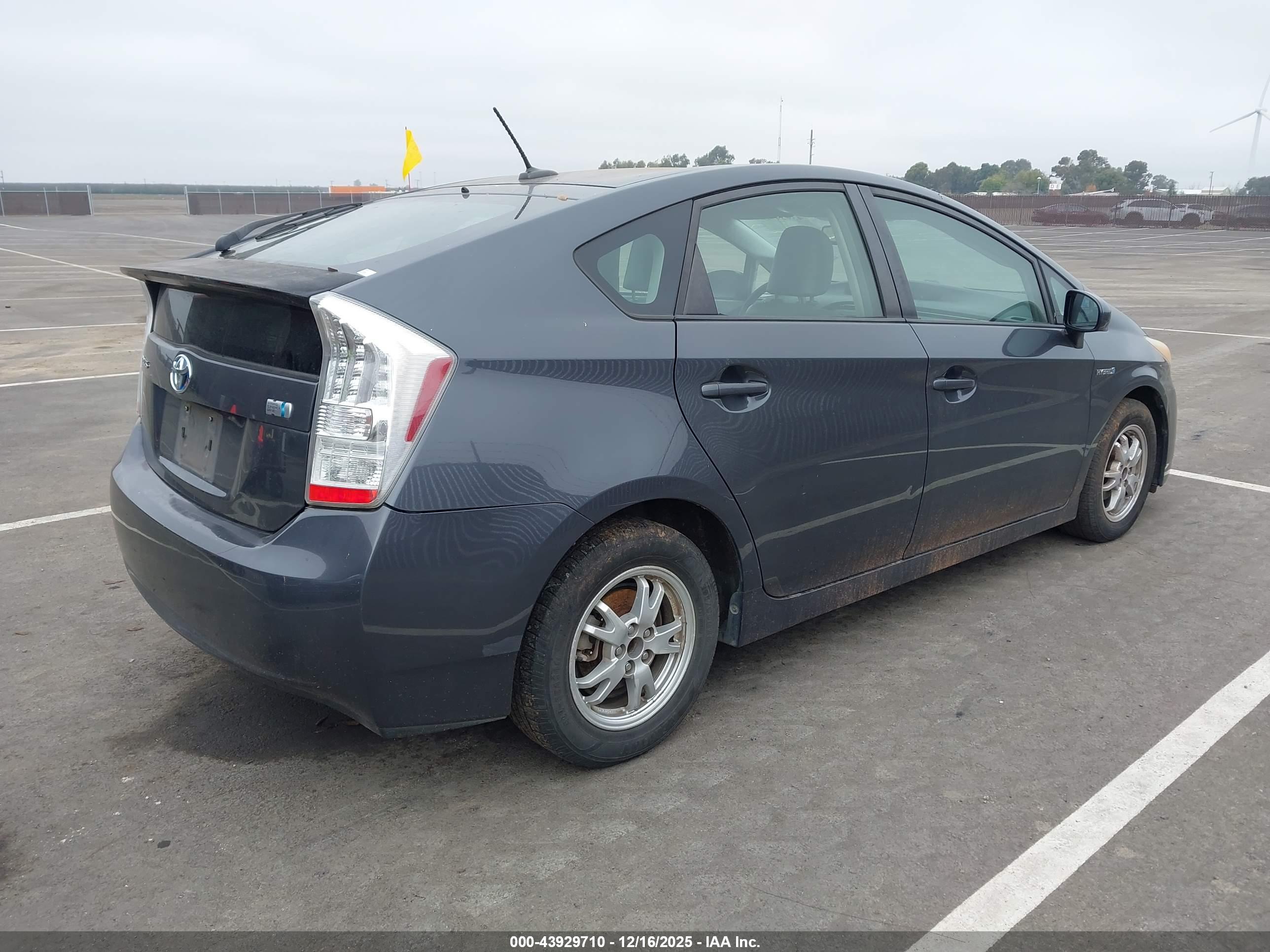 TOYOTA PRIUS image 4