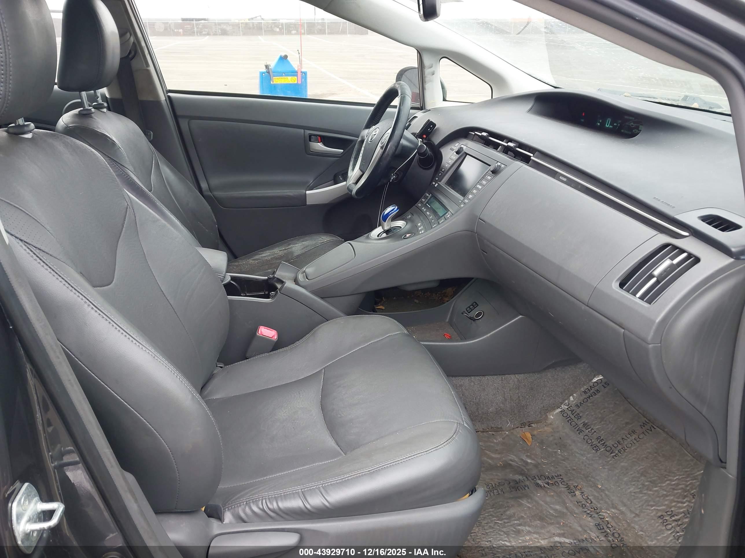 TOYOTA PRIUS image 5