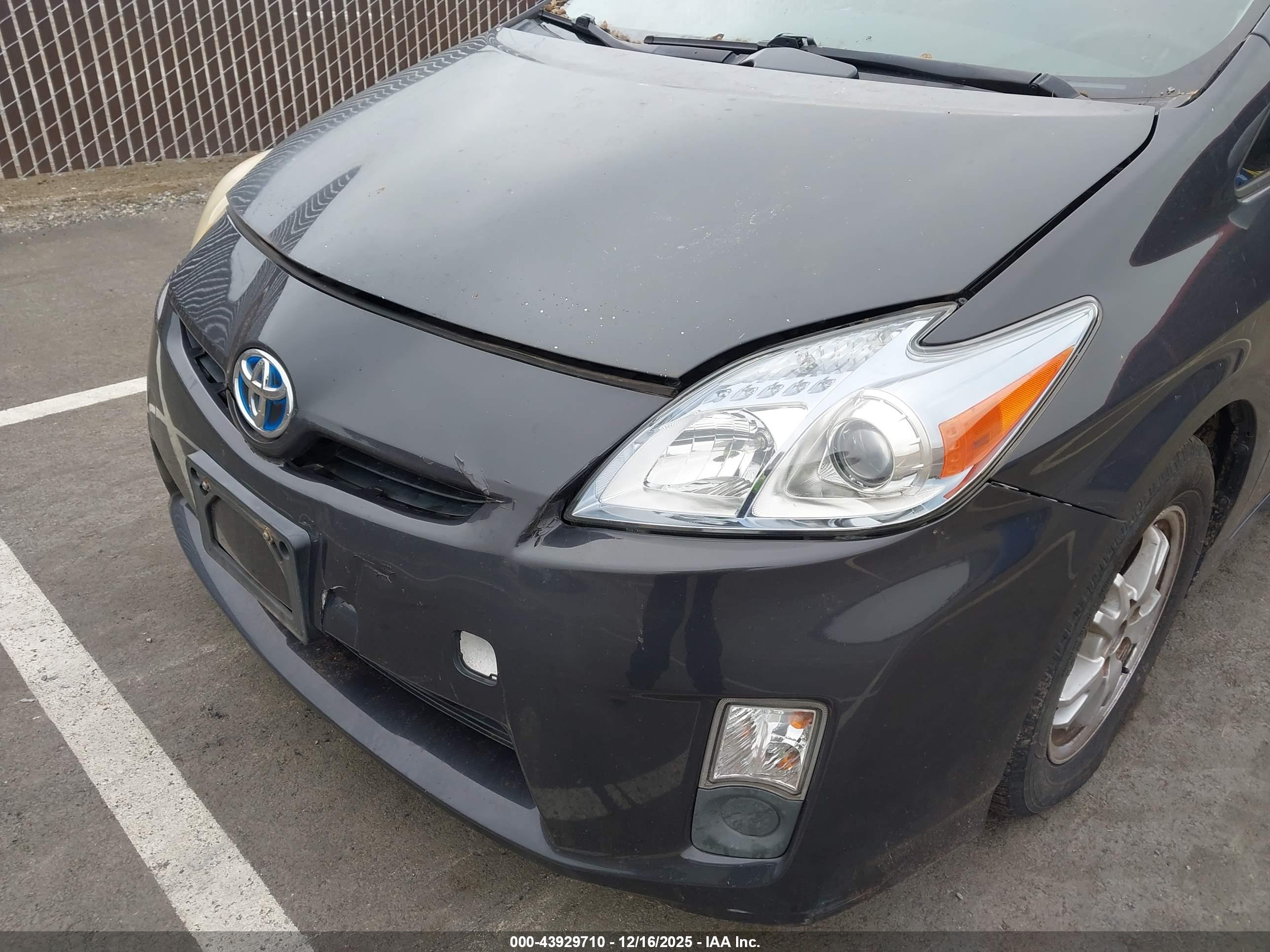 TOYOTA PRIUS image 6