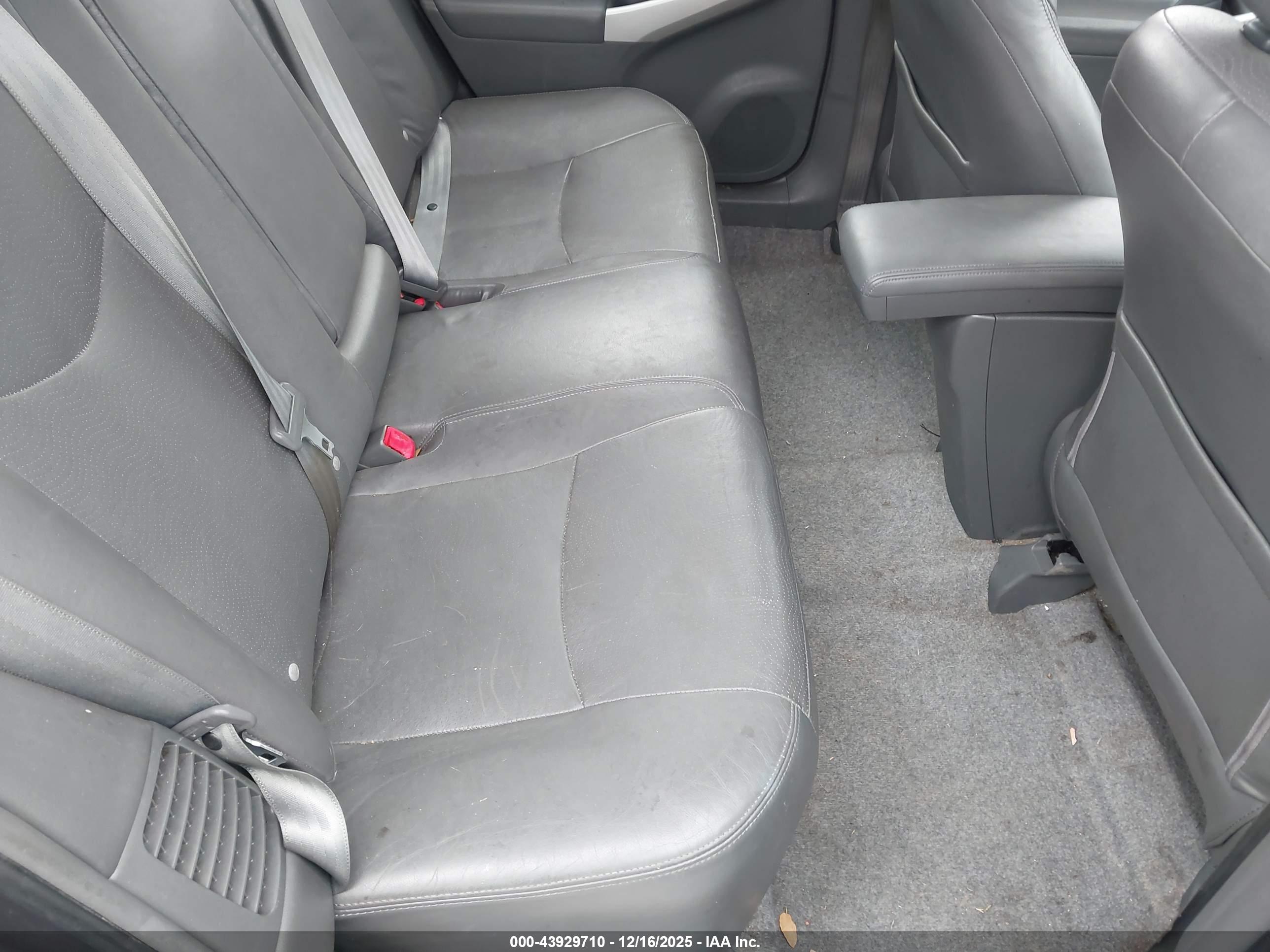 TOYOTA PRIUS image 8