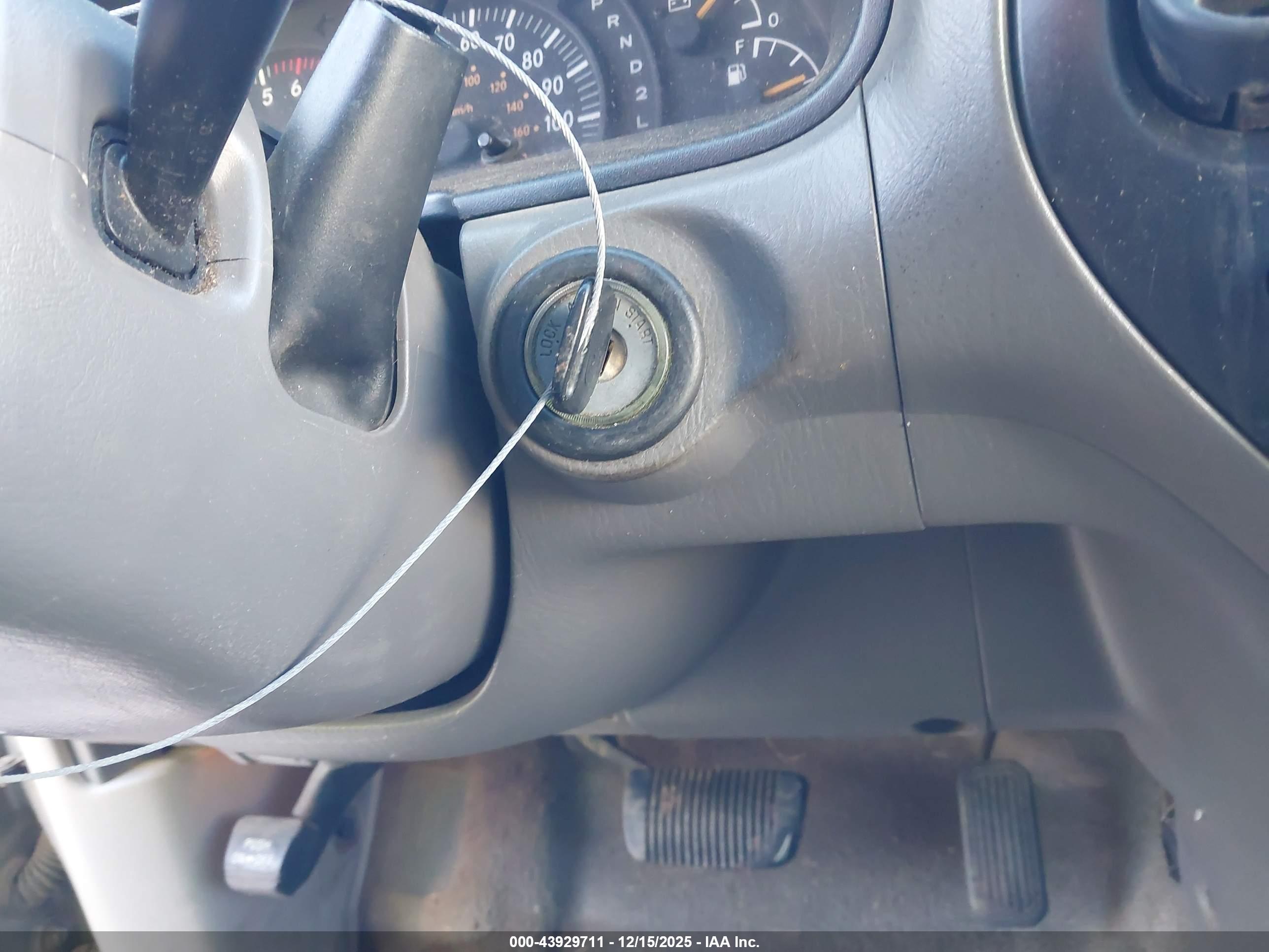 TOYOTA TUNDRA image 11