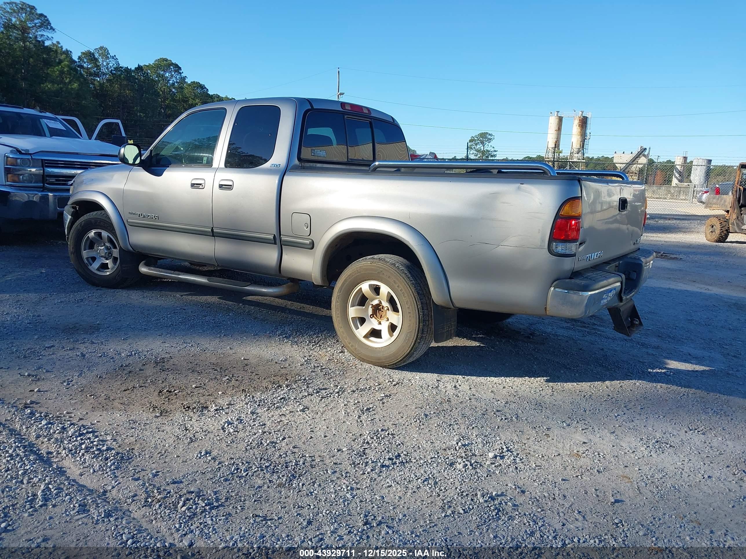 TOYOTA TUNDRA image 3