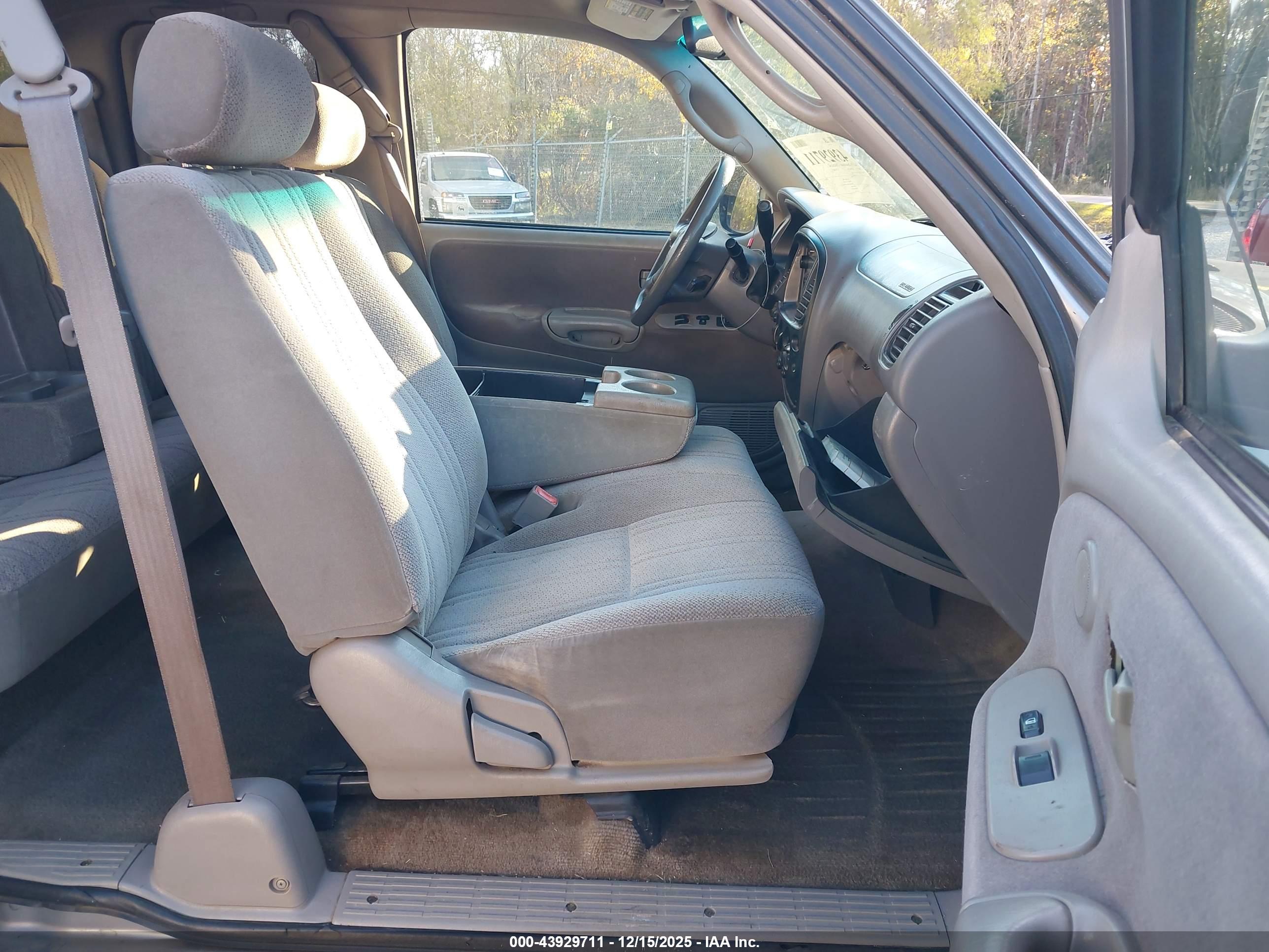 TOYOTA TUNDRA image 5