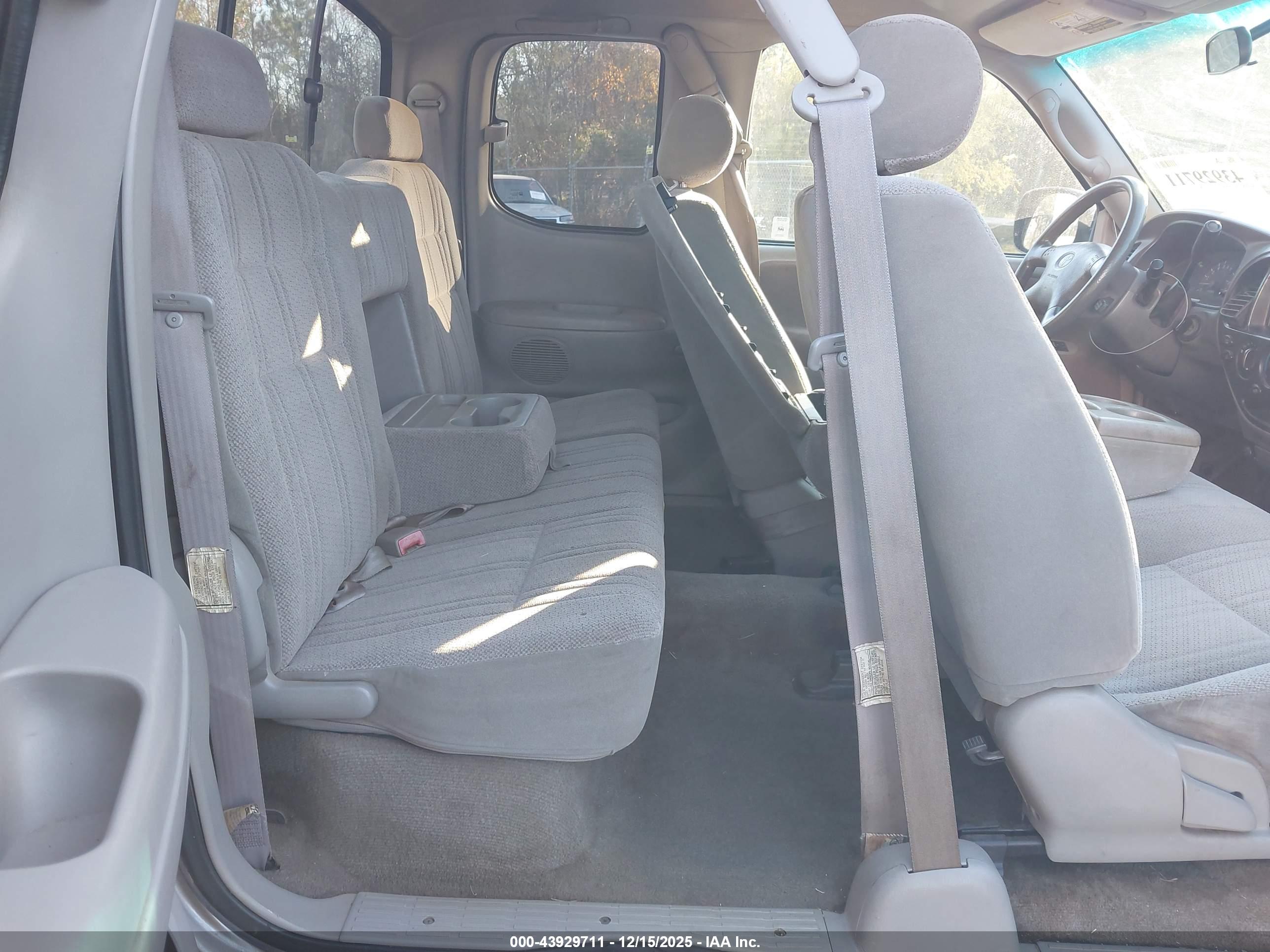 TOYOTA TUNDRA image 8