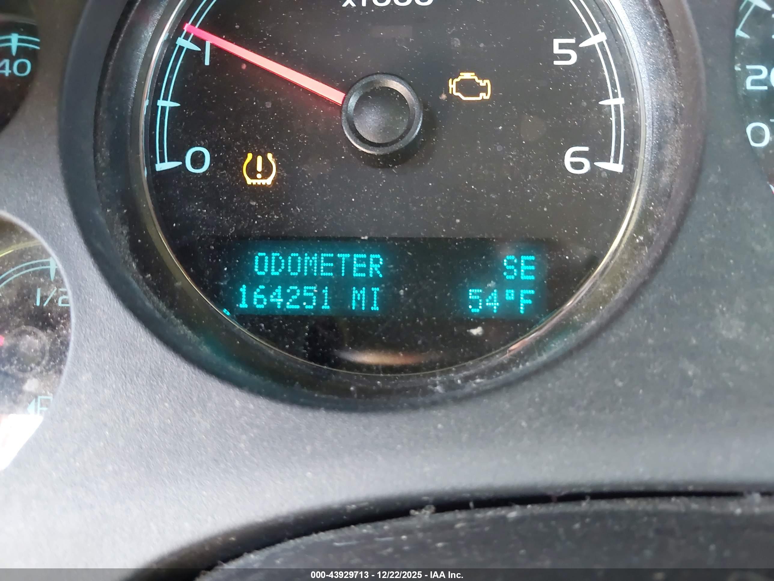 CHEVROLET TAHOE image 7