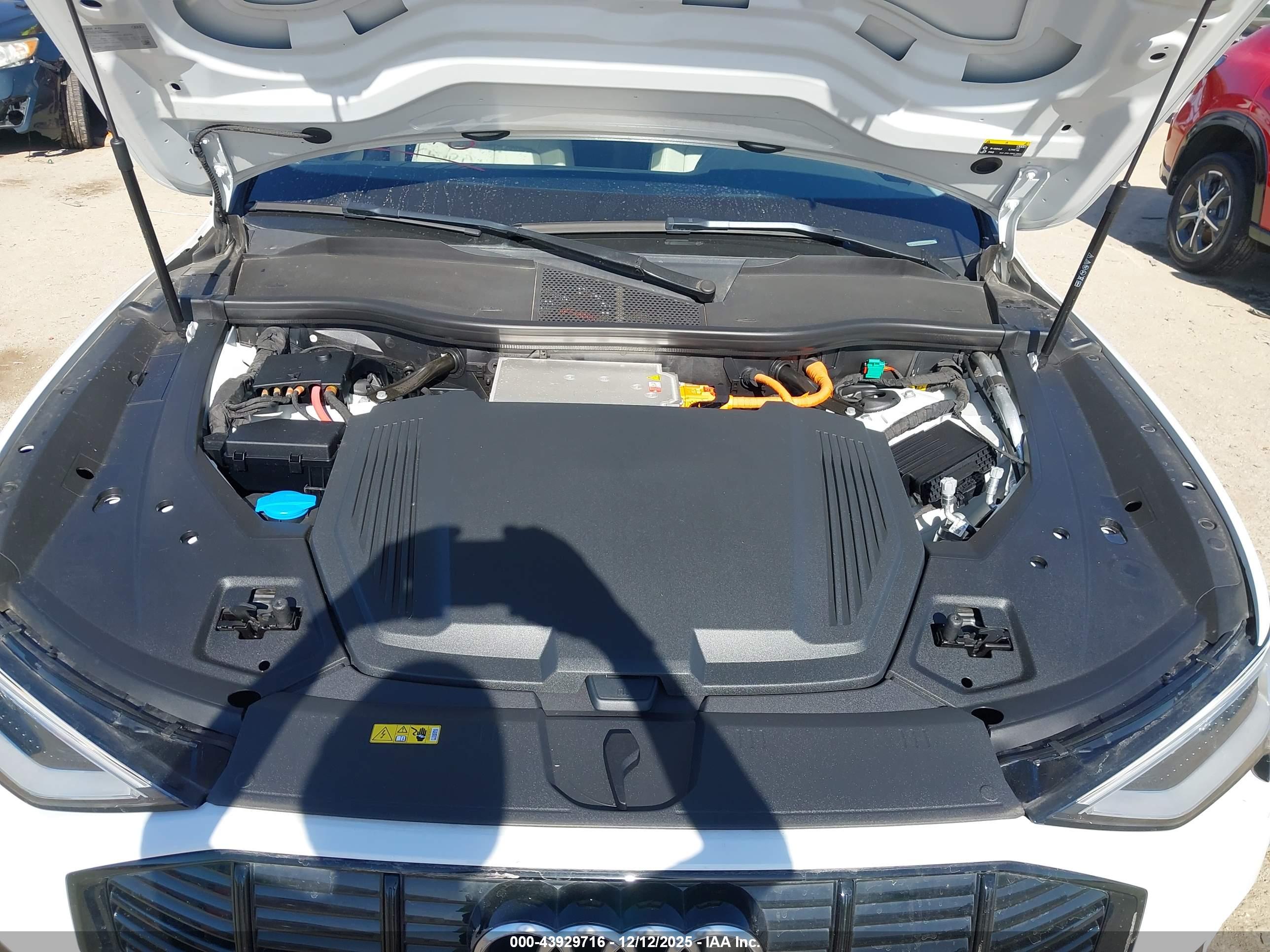 AUDI E-TRON image 10