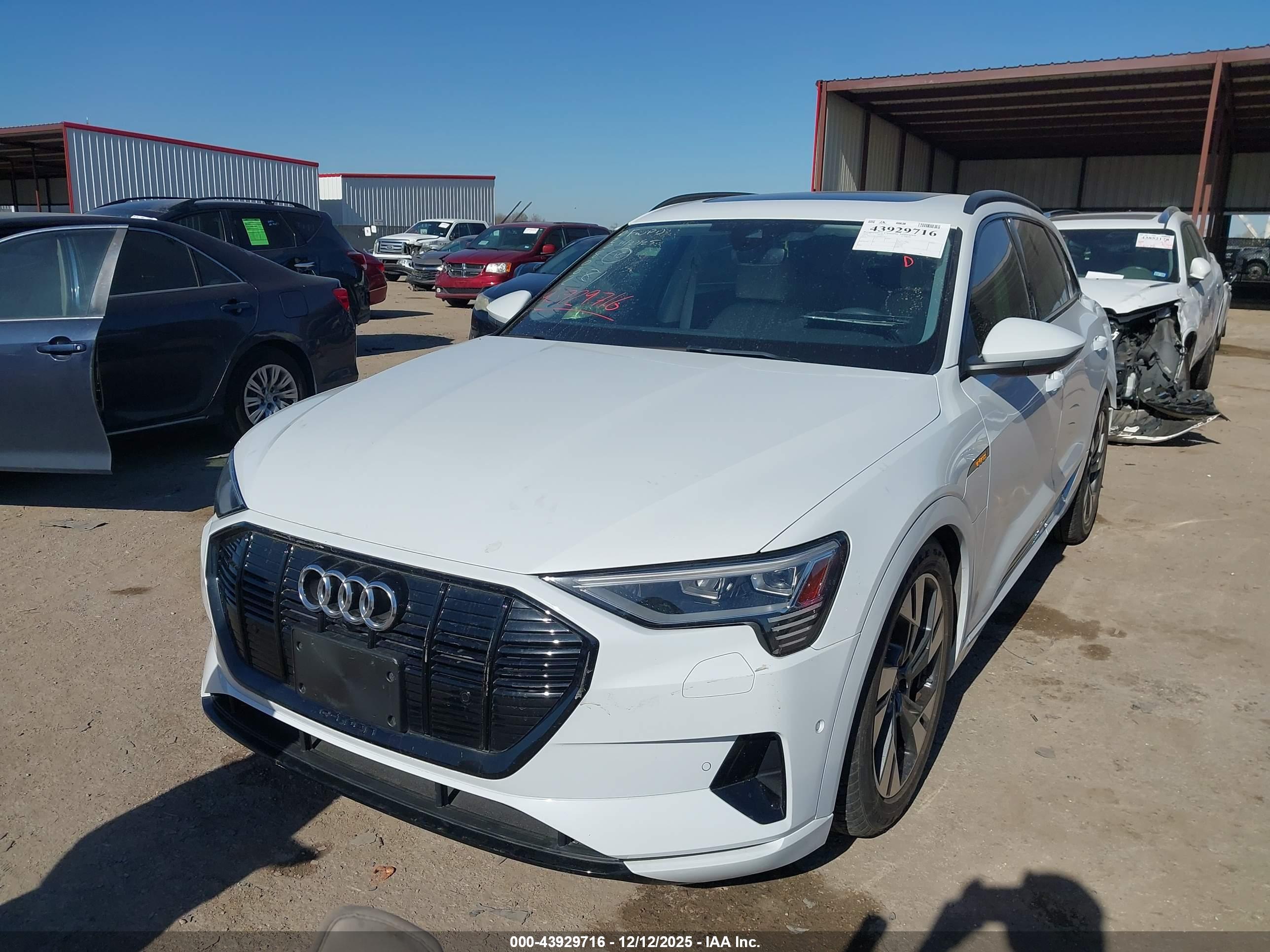 AUDI E-TRON image 2