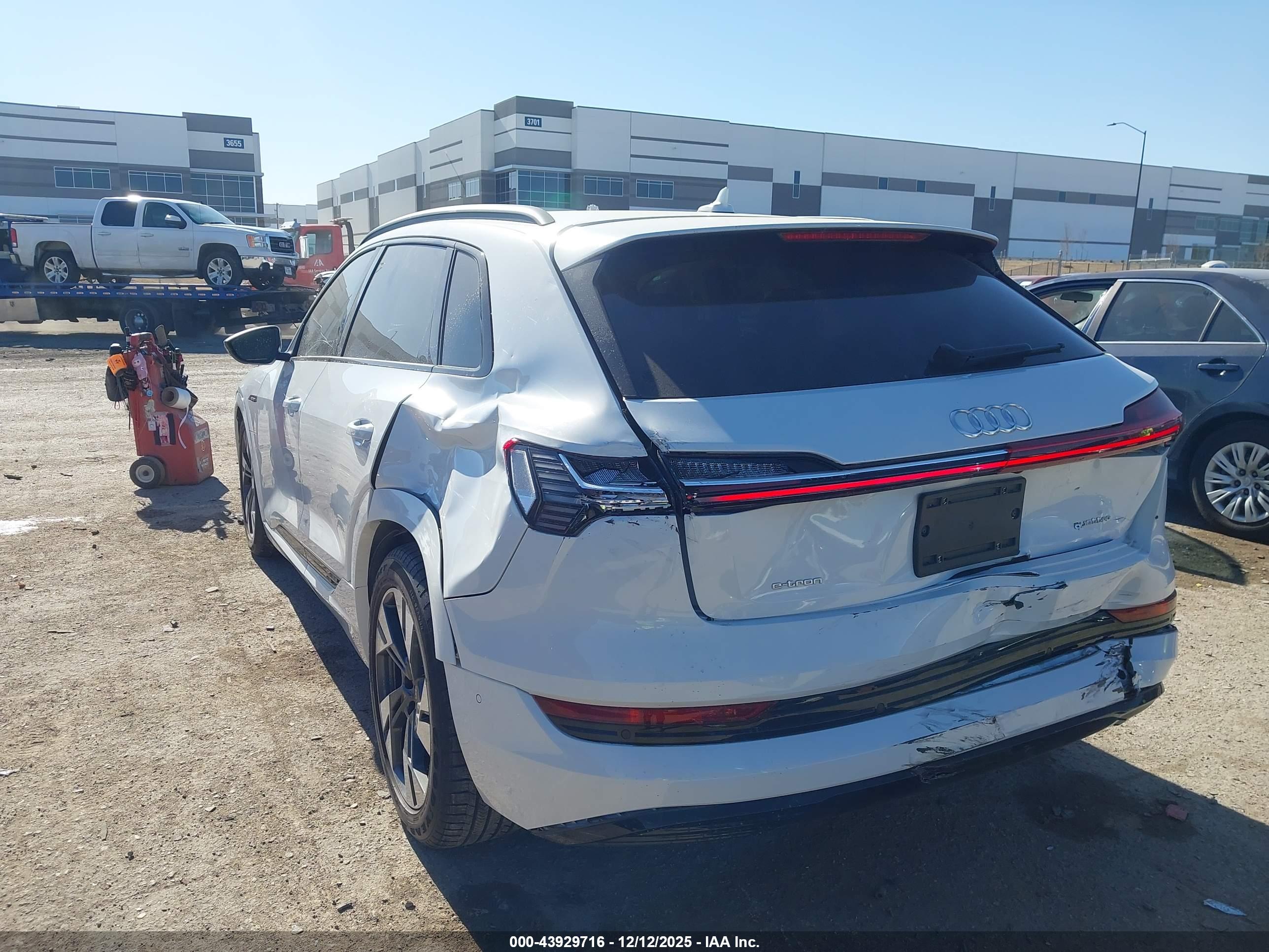 AUDI E-TRON image 3