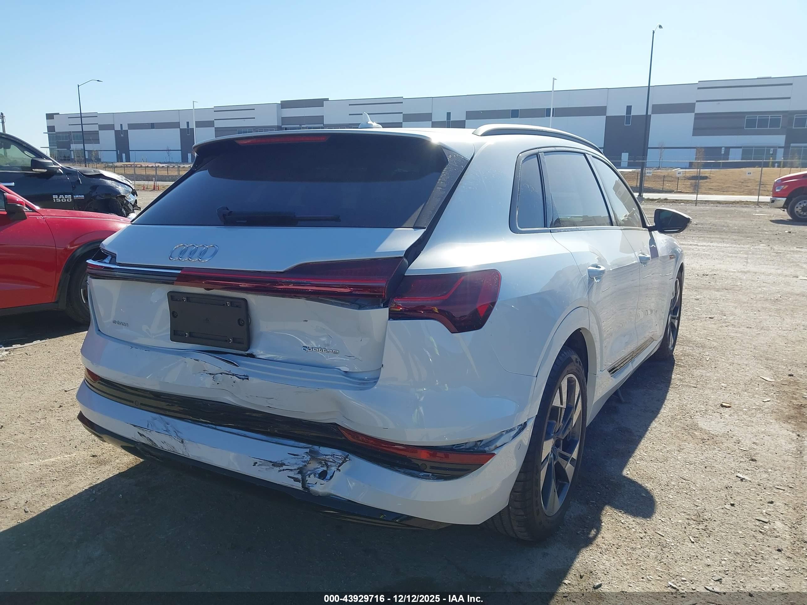 AUDI E-TRON image 4