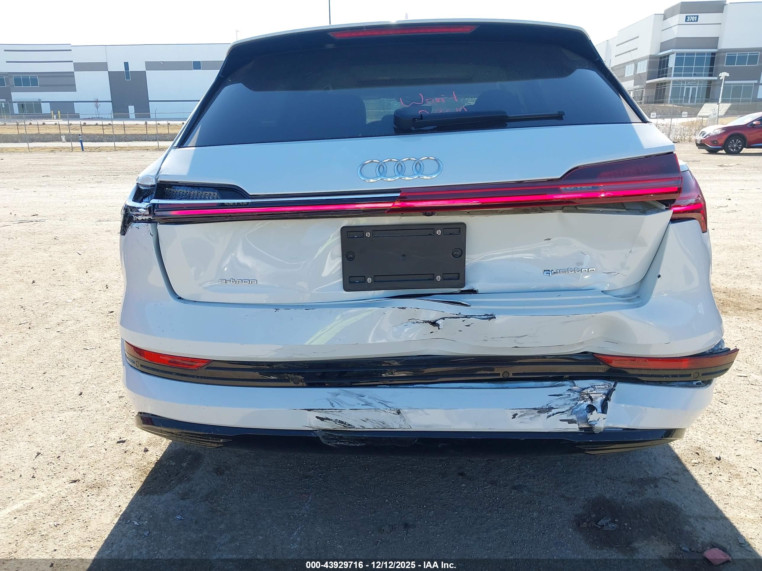 AUDI E-TRON image 6