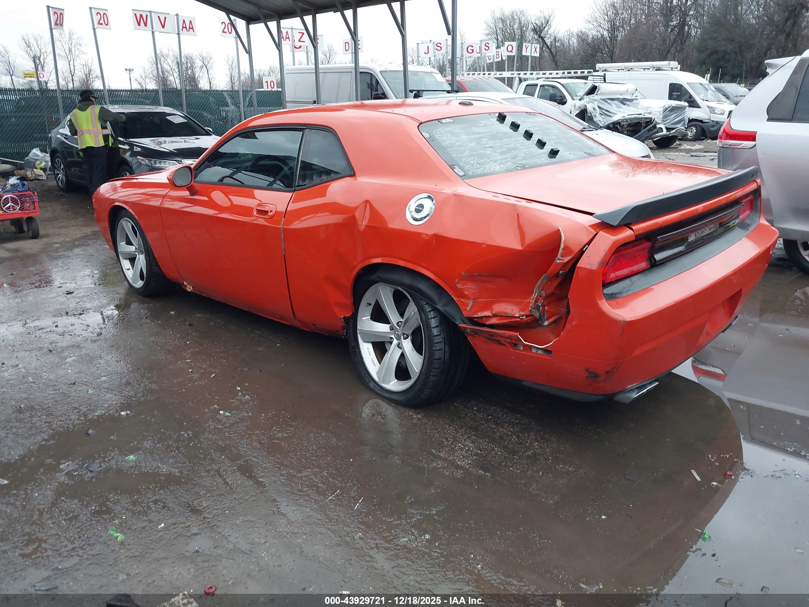 DODGE CHALLENGER image 3