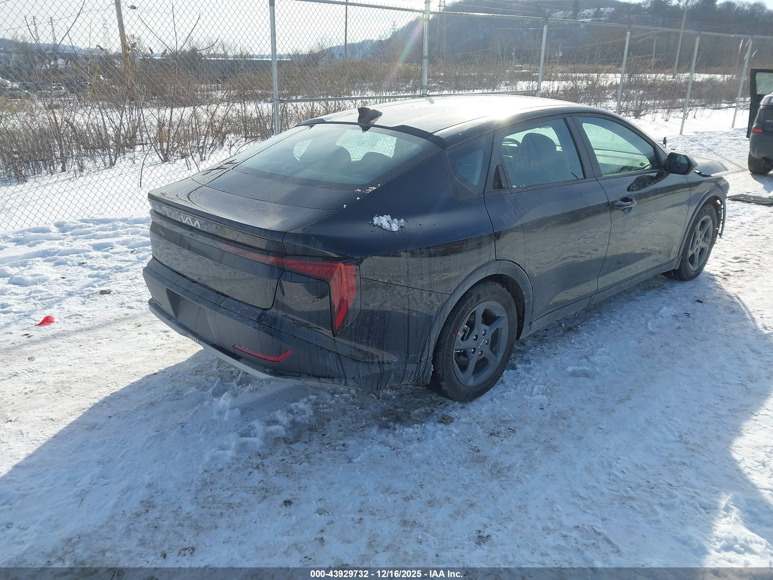 KIA K4 image 4