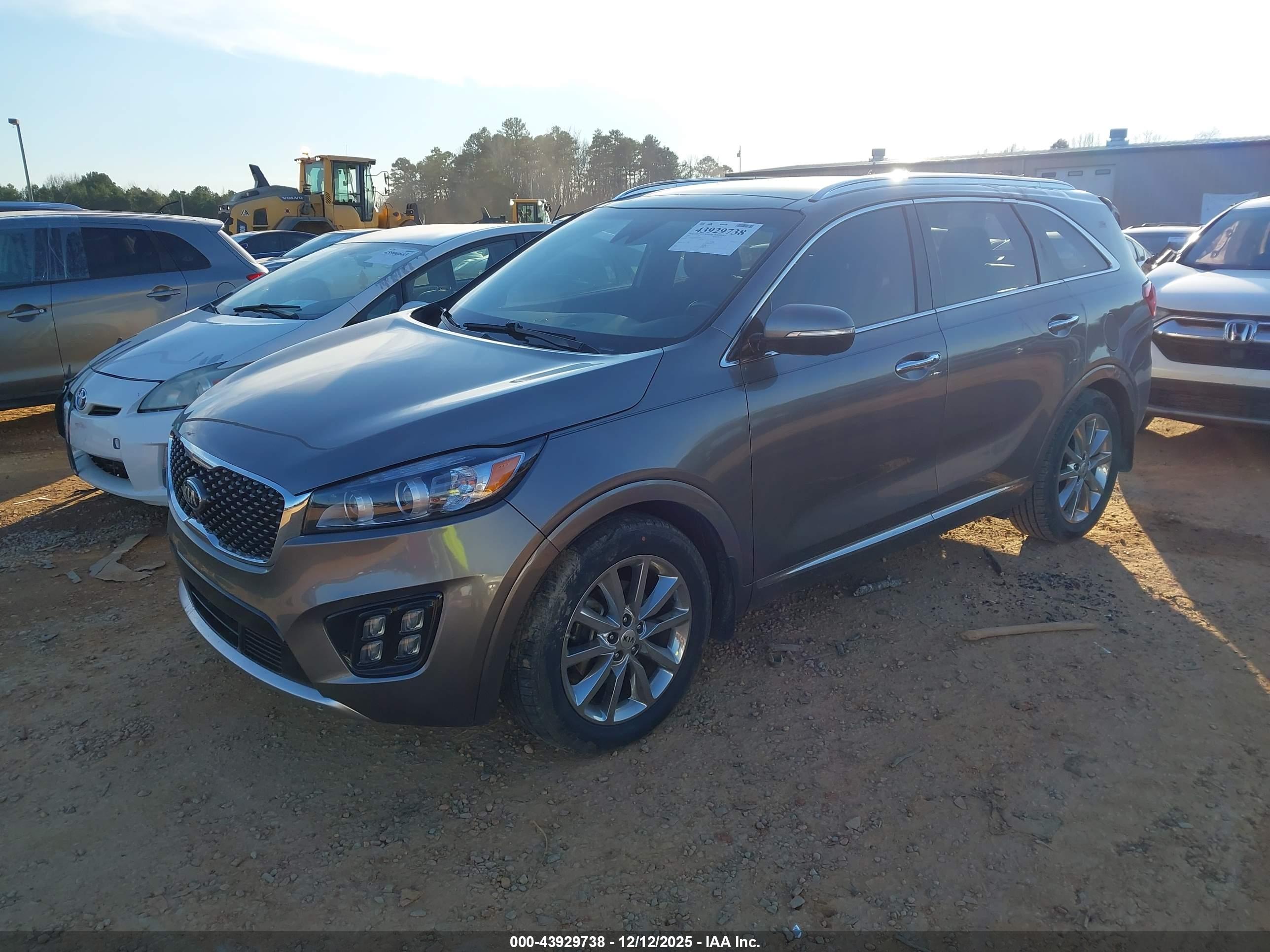 KIA SORENTO image 2