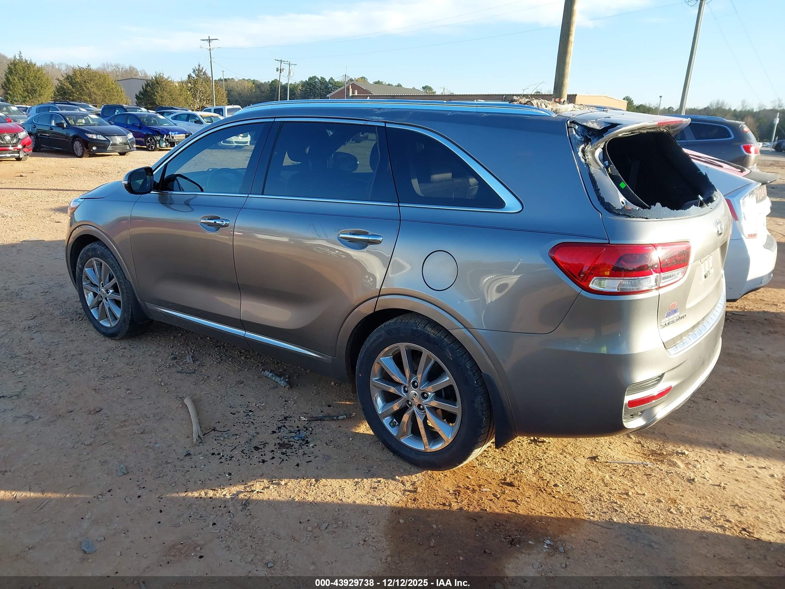 KIA SORENTO image 3