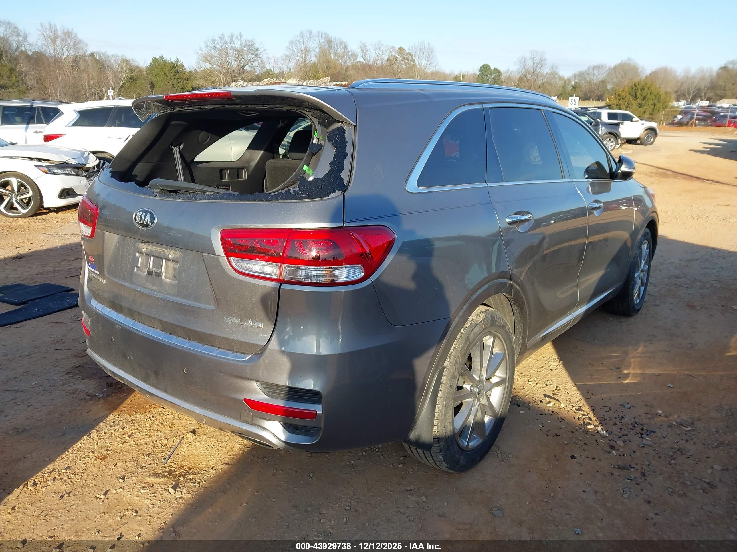 KIA SORENTO image 4