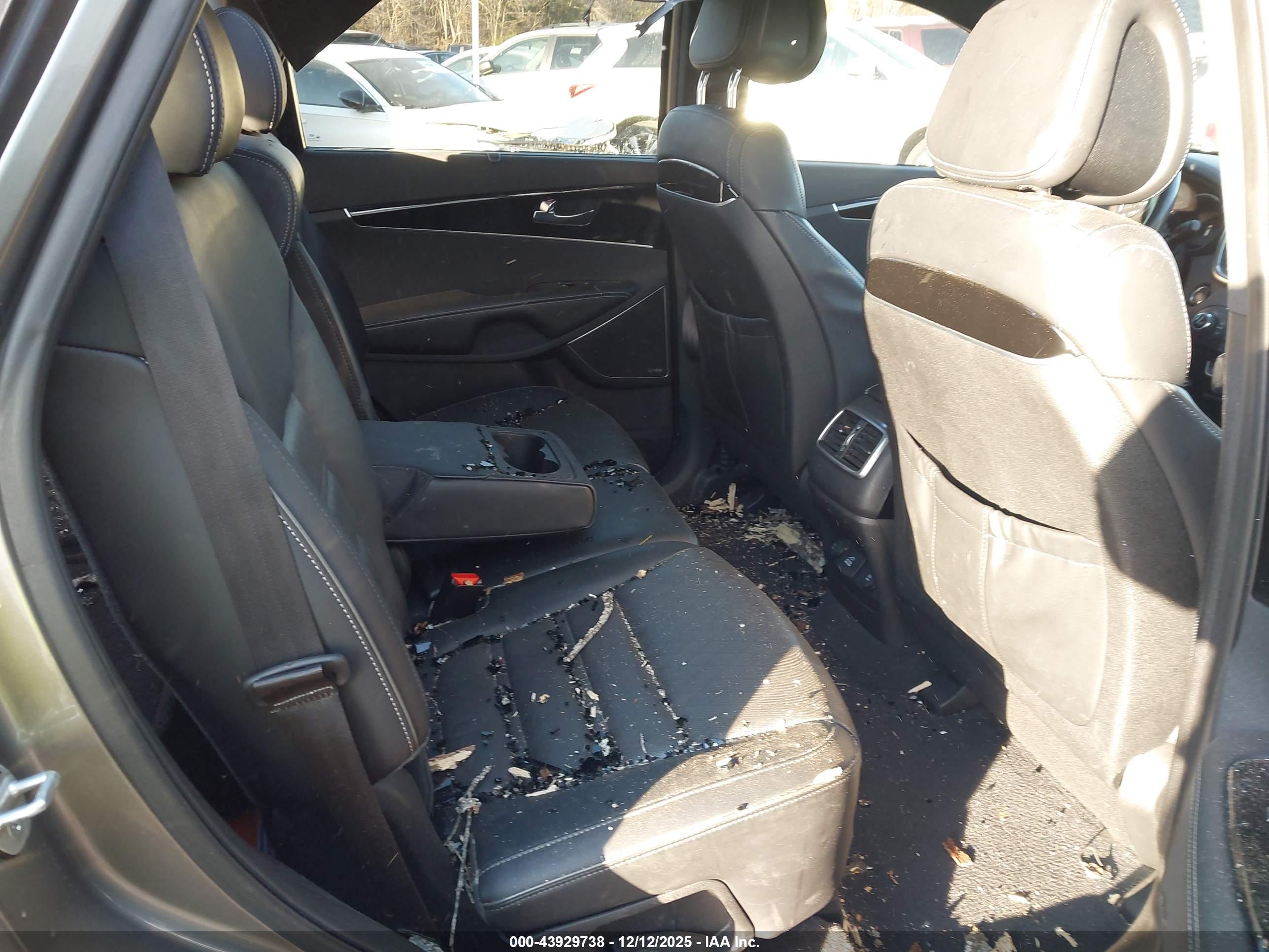 KIA SORENTO image 8