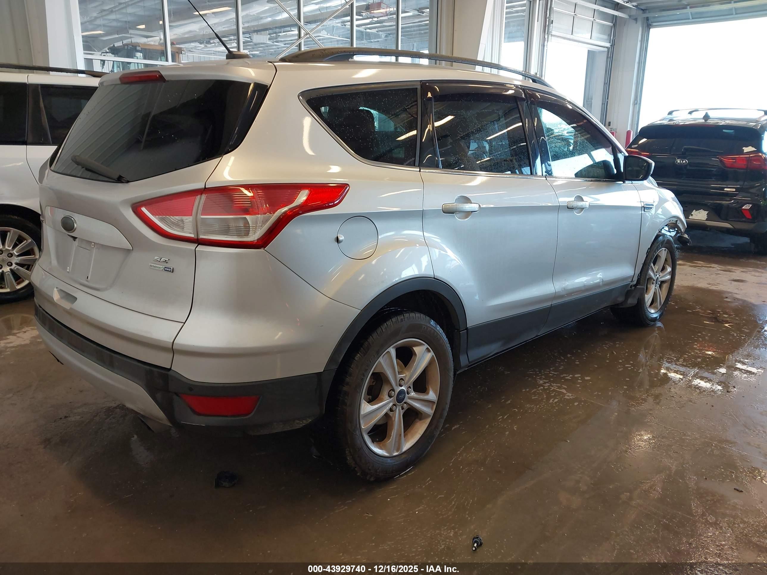 FORD ESCAPE image 4