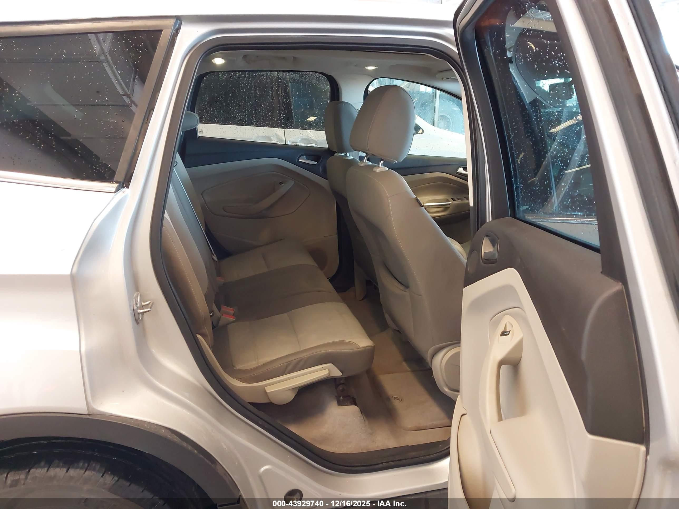 FORD ESCAPE image 8