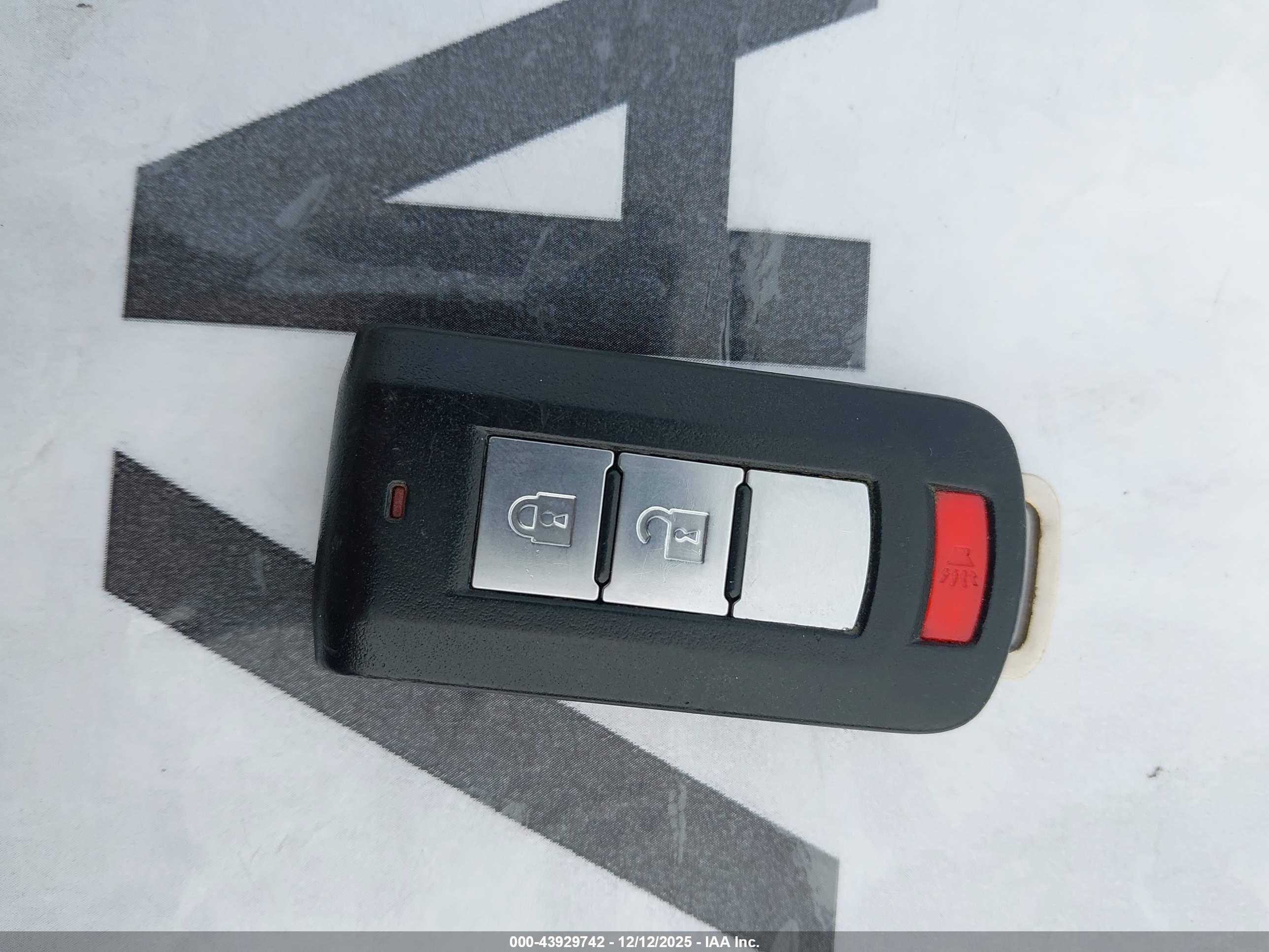 MITSUBISHI OUTLANDER image 11