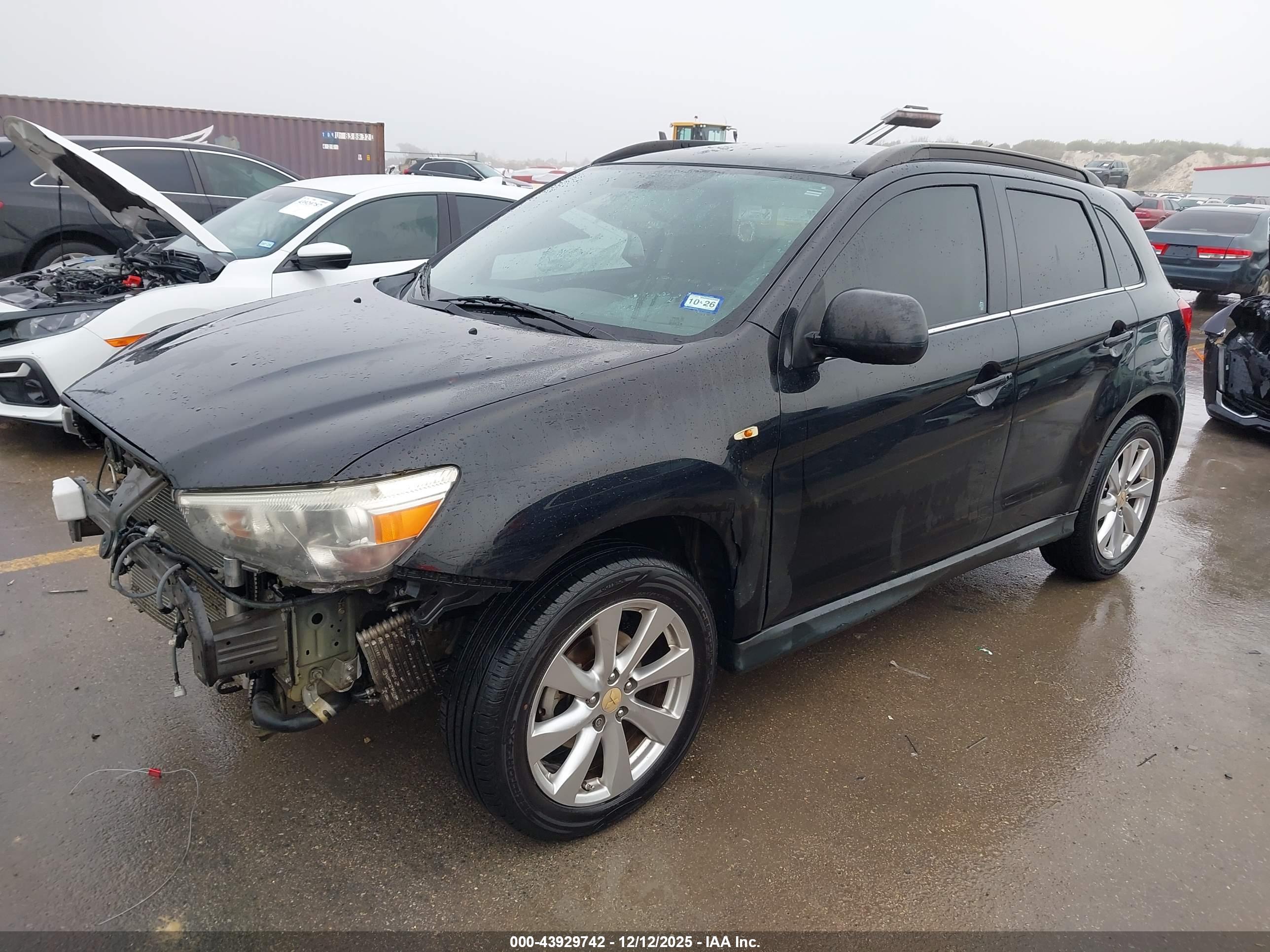 MITSUBISHI OUTLANDER image 2
