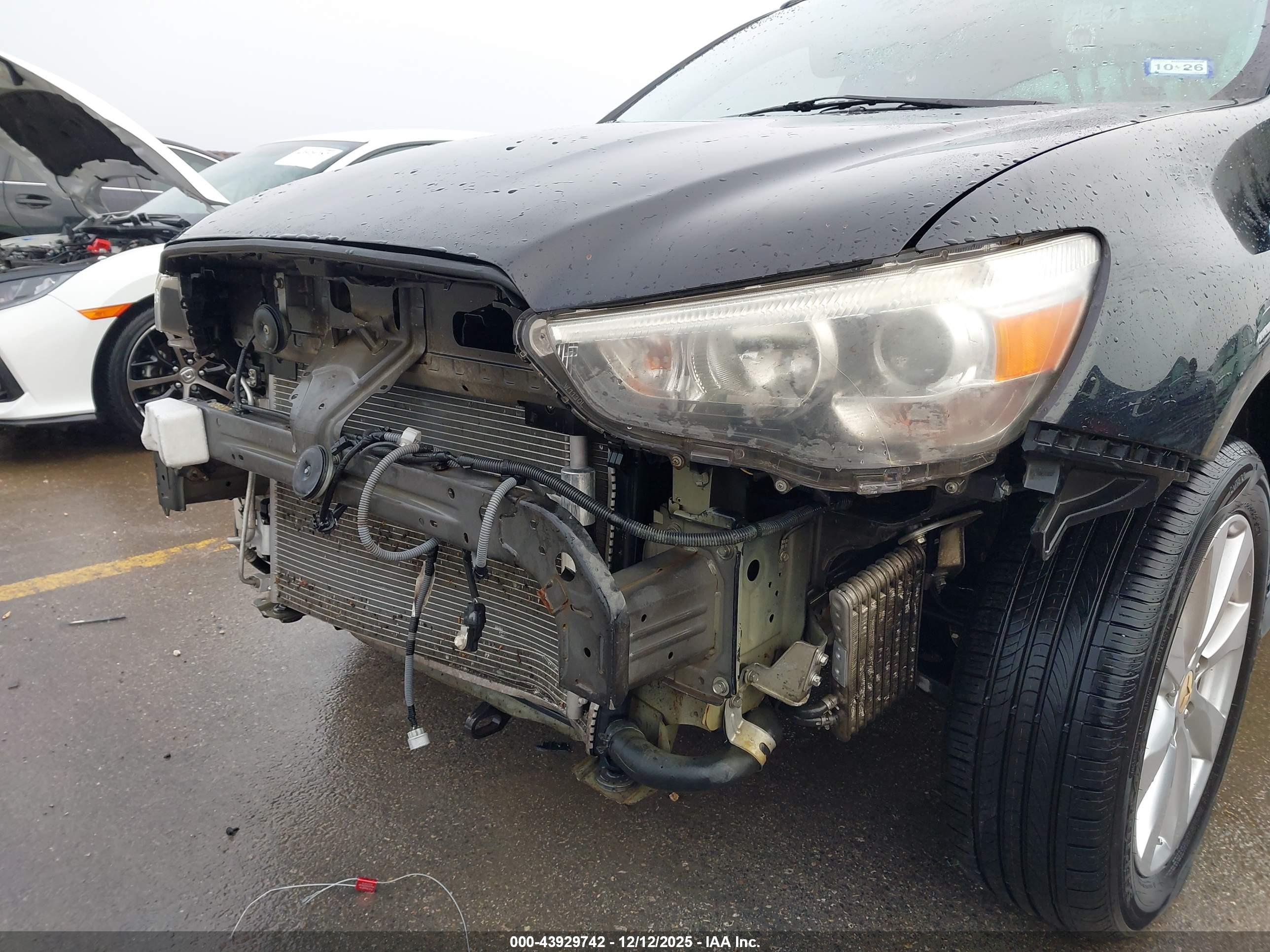 MITSUBISHI OUTLANDER image 6