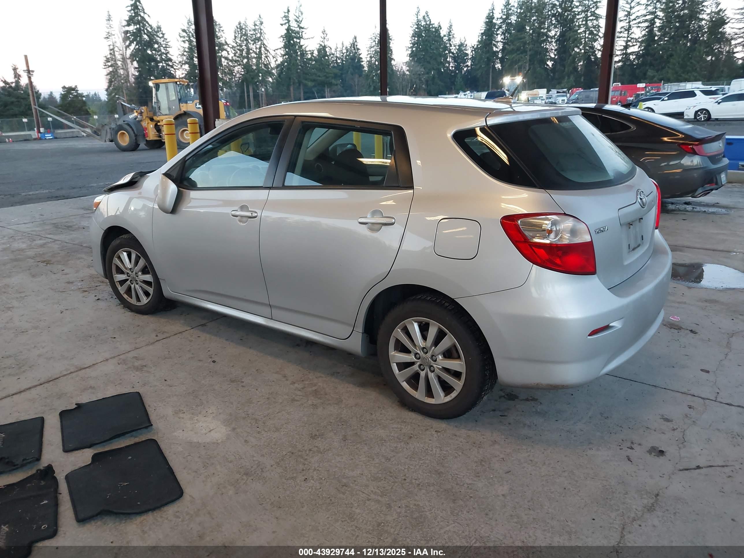 TOYOTA MATRIX image 3