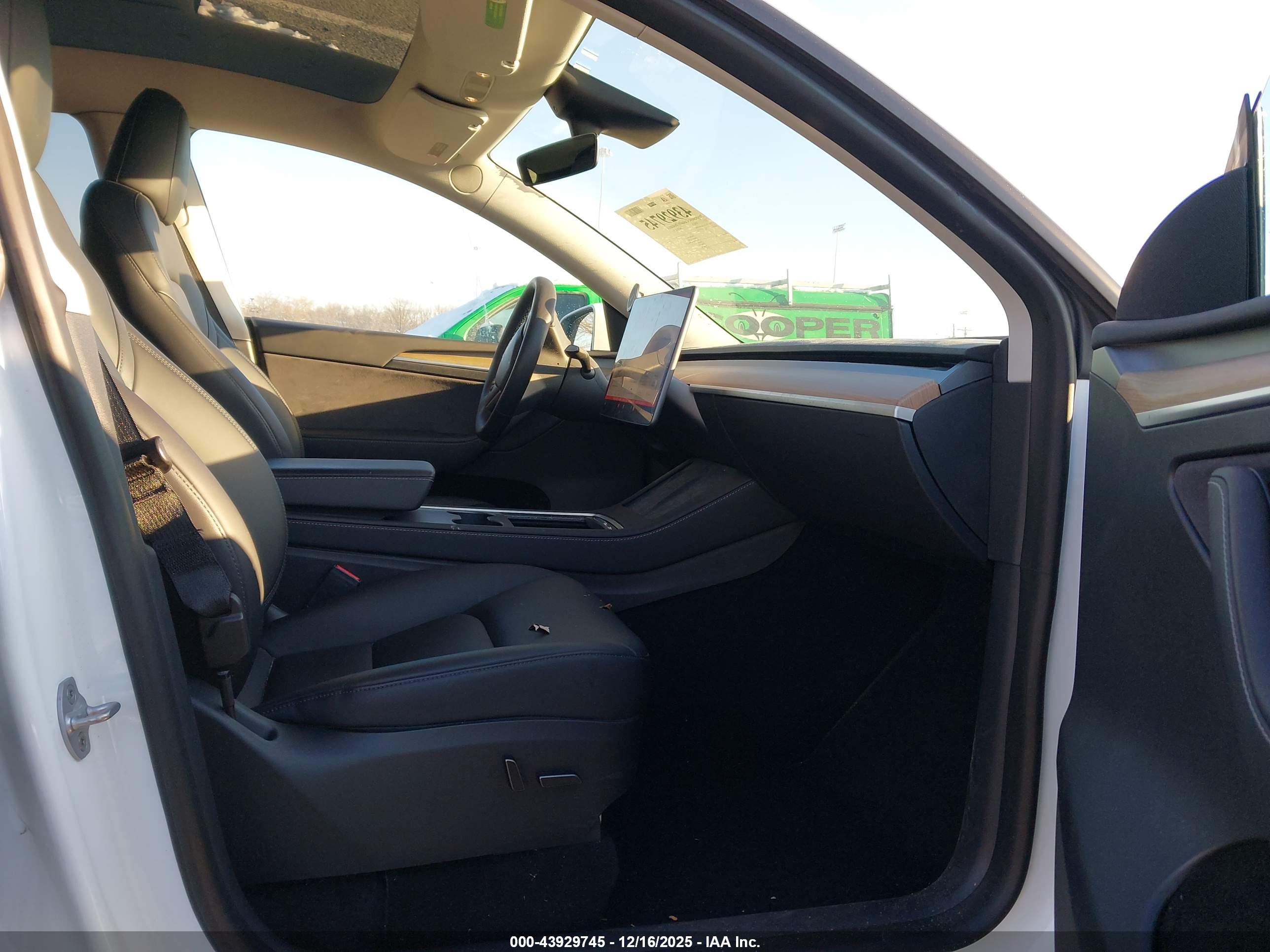 TESLA MODEL image 5