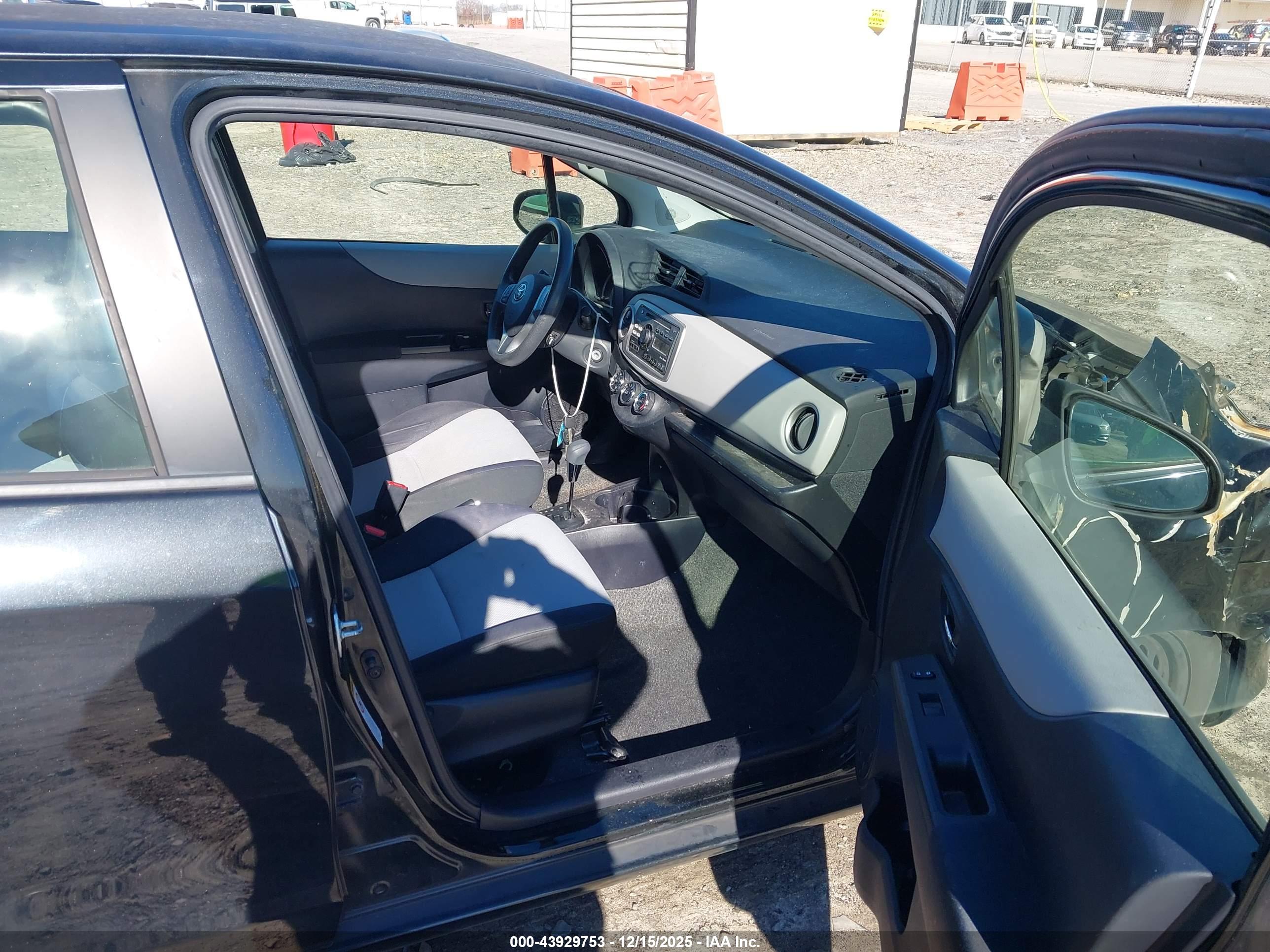 TOYOTA YARIS image 5