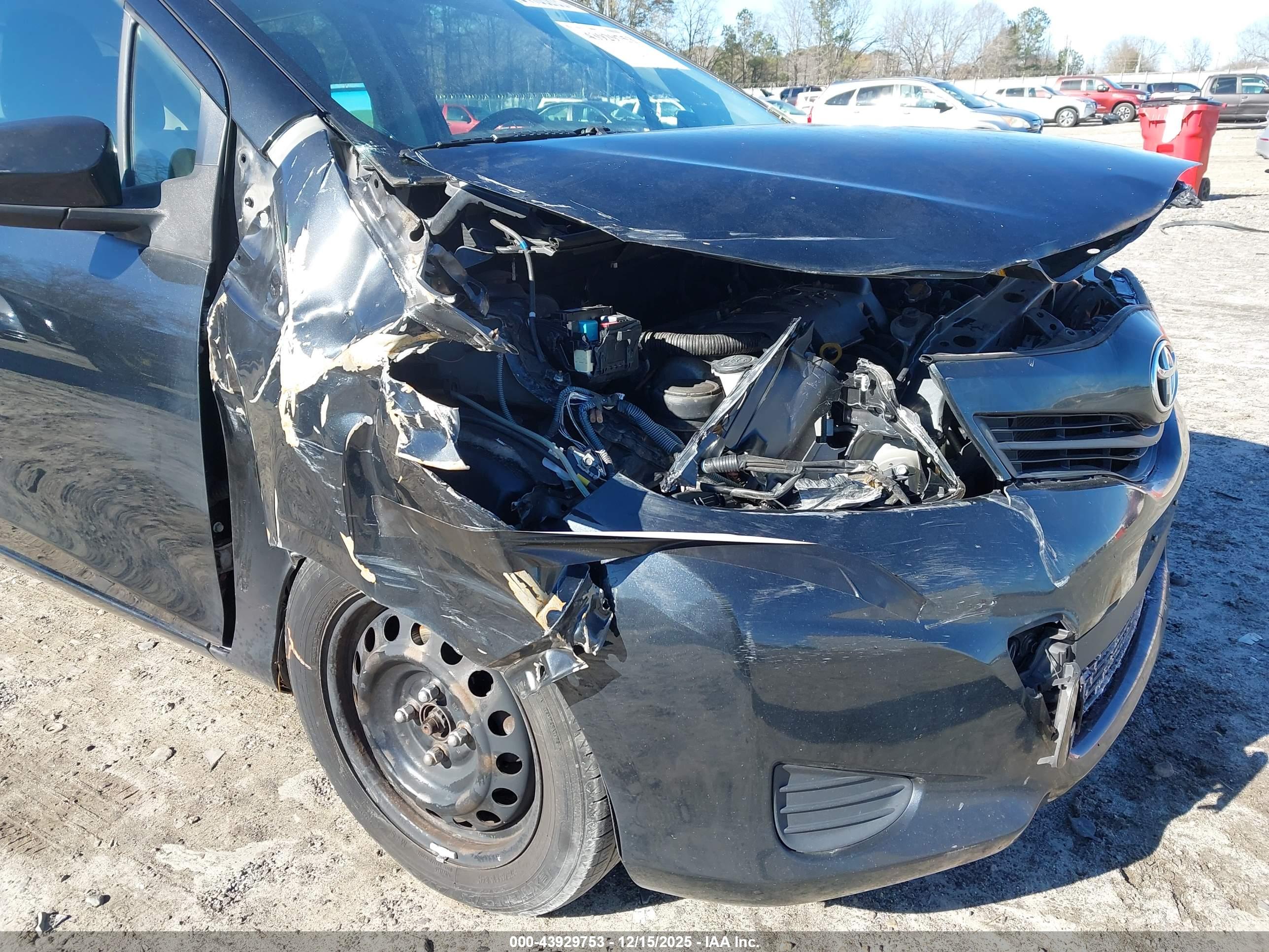 TOYOTA YARIS image 6