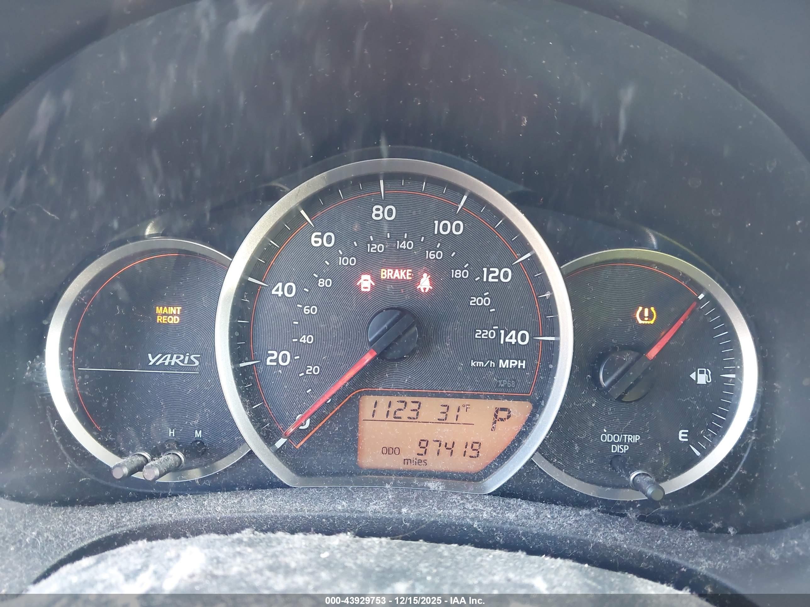TOYOTA YARIS image 7